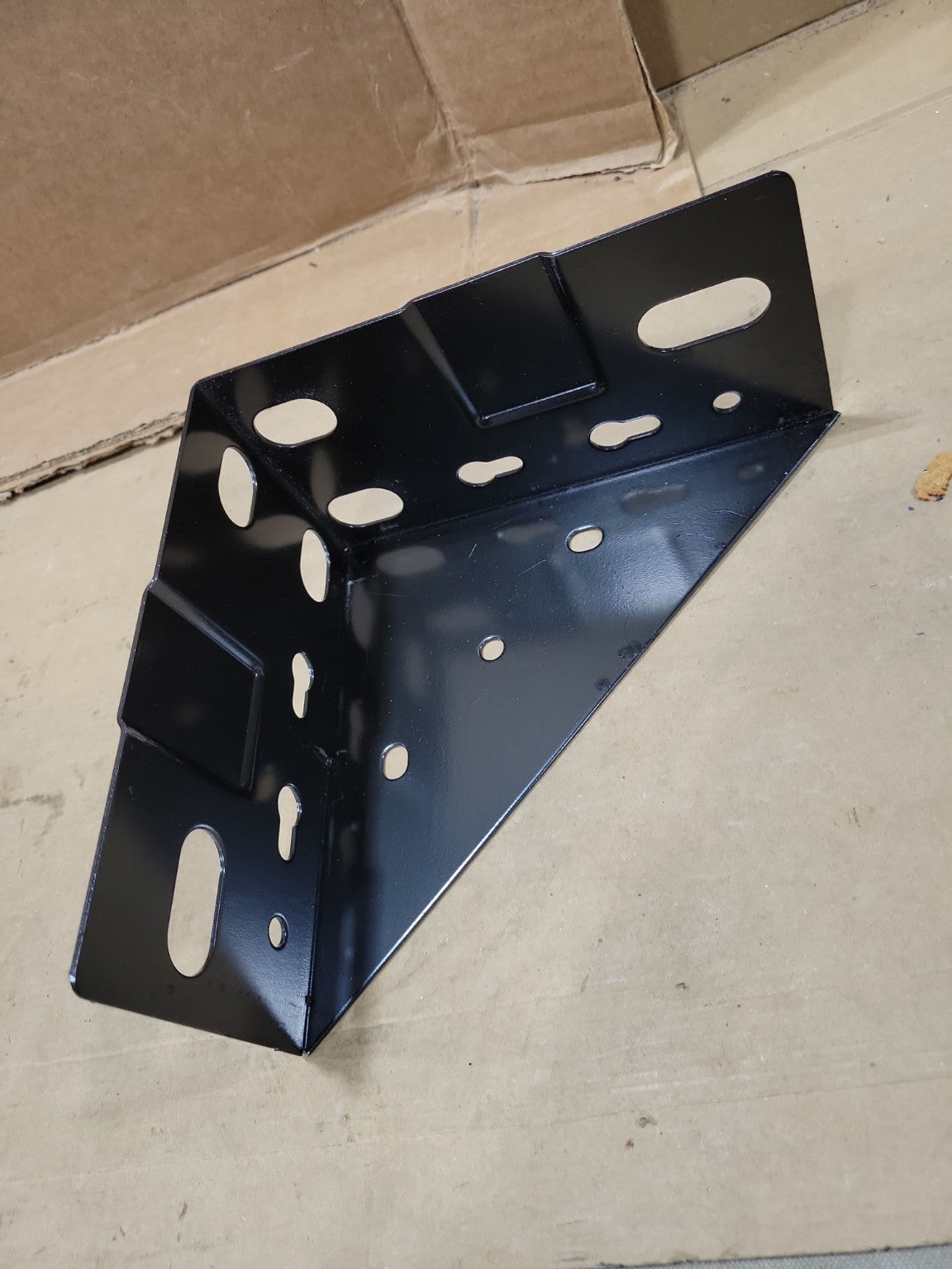 Heavy-Duty Black Steel Corner Support Brackets – Set of 4