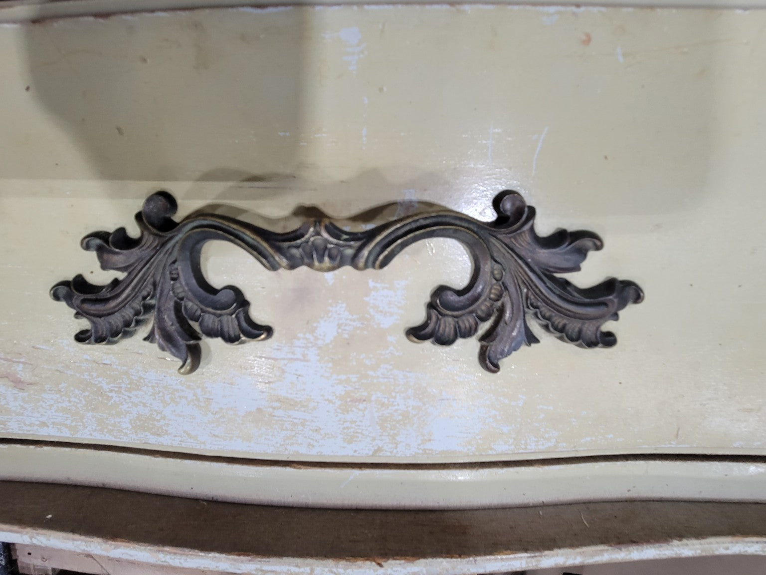 Vintage French Provincial 6-Drawer Dresser