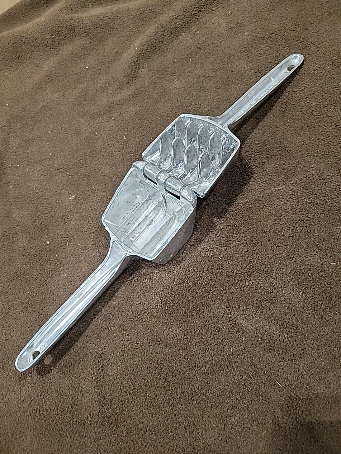 Vintage Irvinware USA Aluminum Hand Ice Crusher with Box