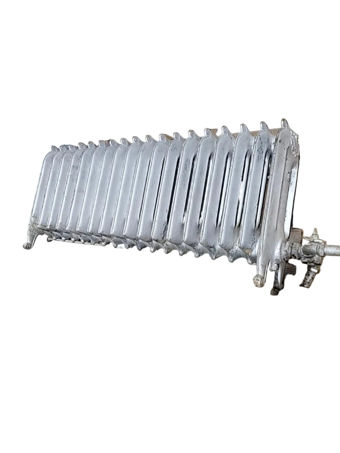 Vintage 18-Fin Cast Iron Radiator – Ornate End Panels