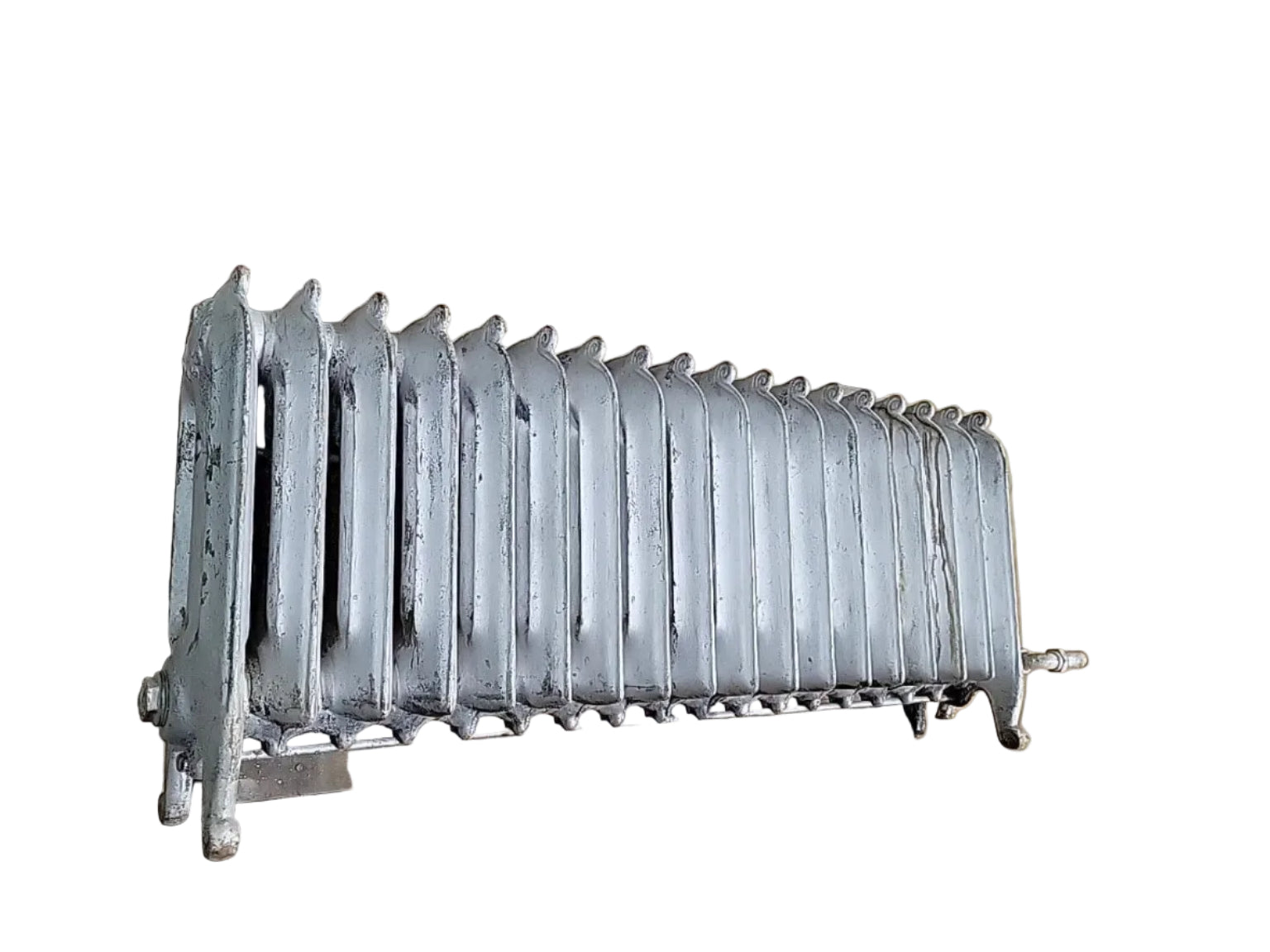 Vintage 18-Fin Cast Iron Radiator – Ornate End Panels