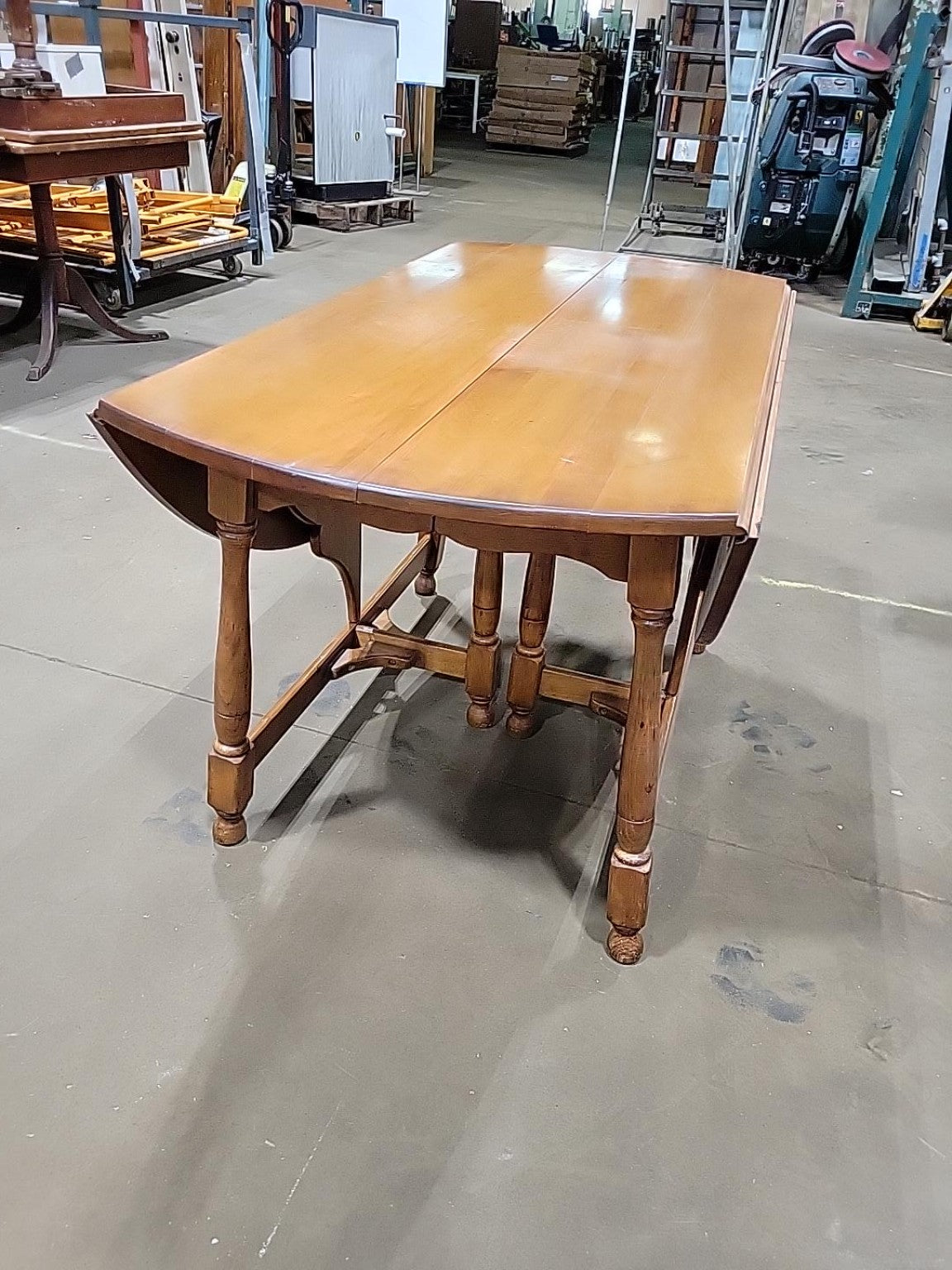 Vintage Gateleg Drop-Leaf Extension Dining Table