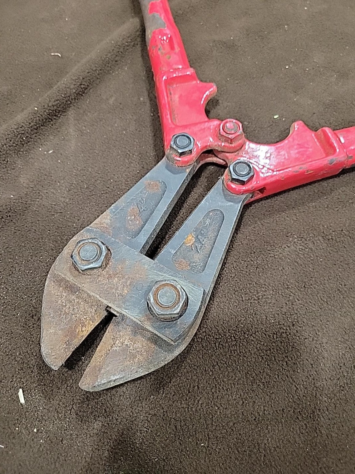 24 ¾-Inch Heavy-Duty Bolt Cutters