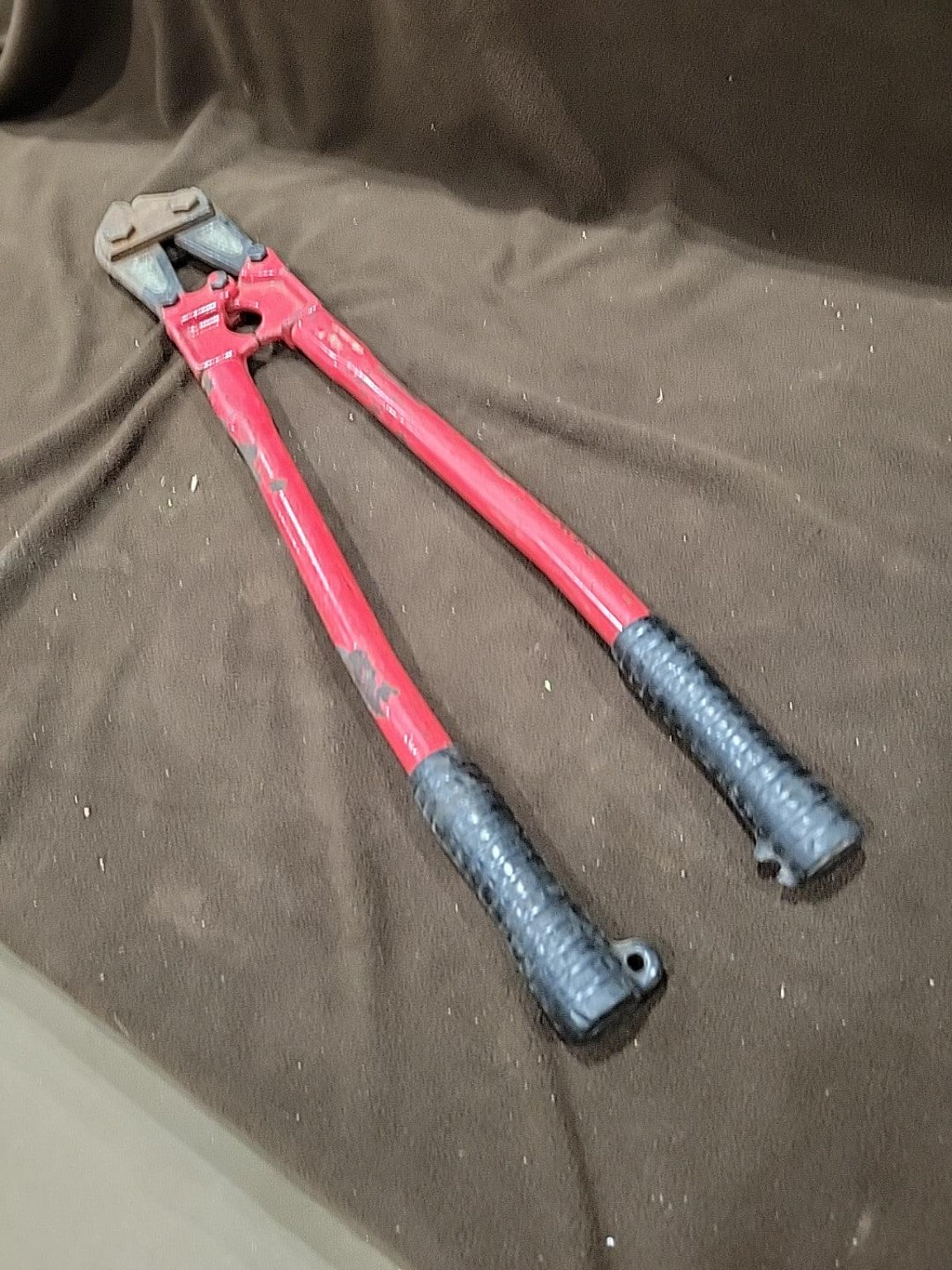 24 ¾-Inch Heavy-Duty Bolt Cutters