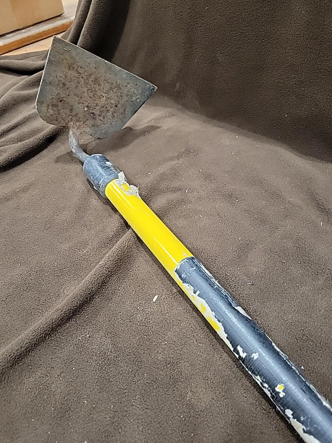Long-Handle Steel Garden Hoe – Yellow Handle