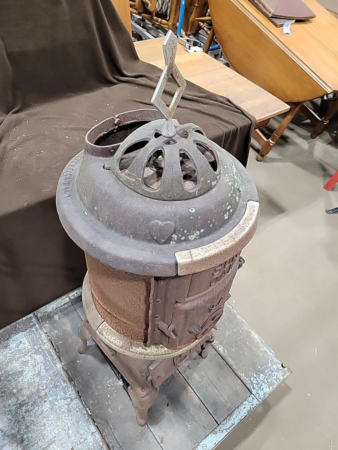 Antique Sun Oak No. 15 Cast Iron Parlor Stove