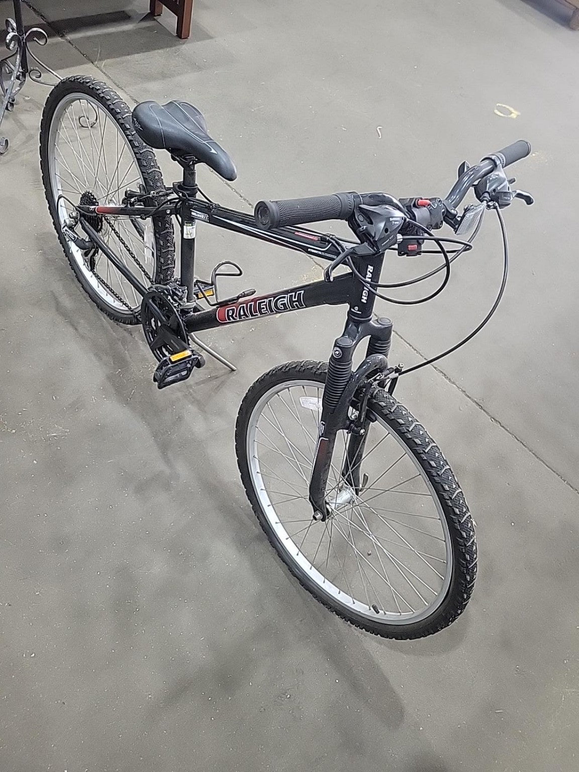 Raleigh M80 21-Speed Mountain Bike – 14" Frame