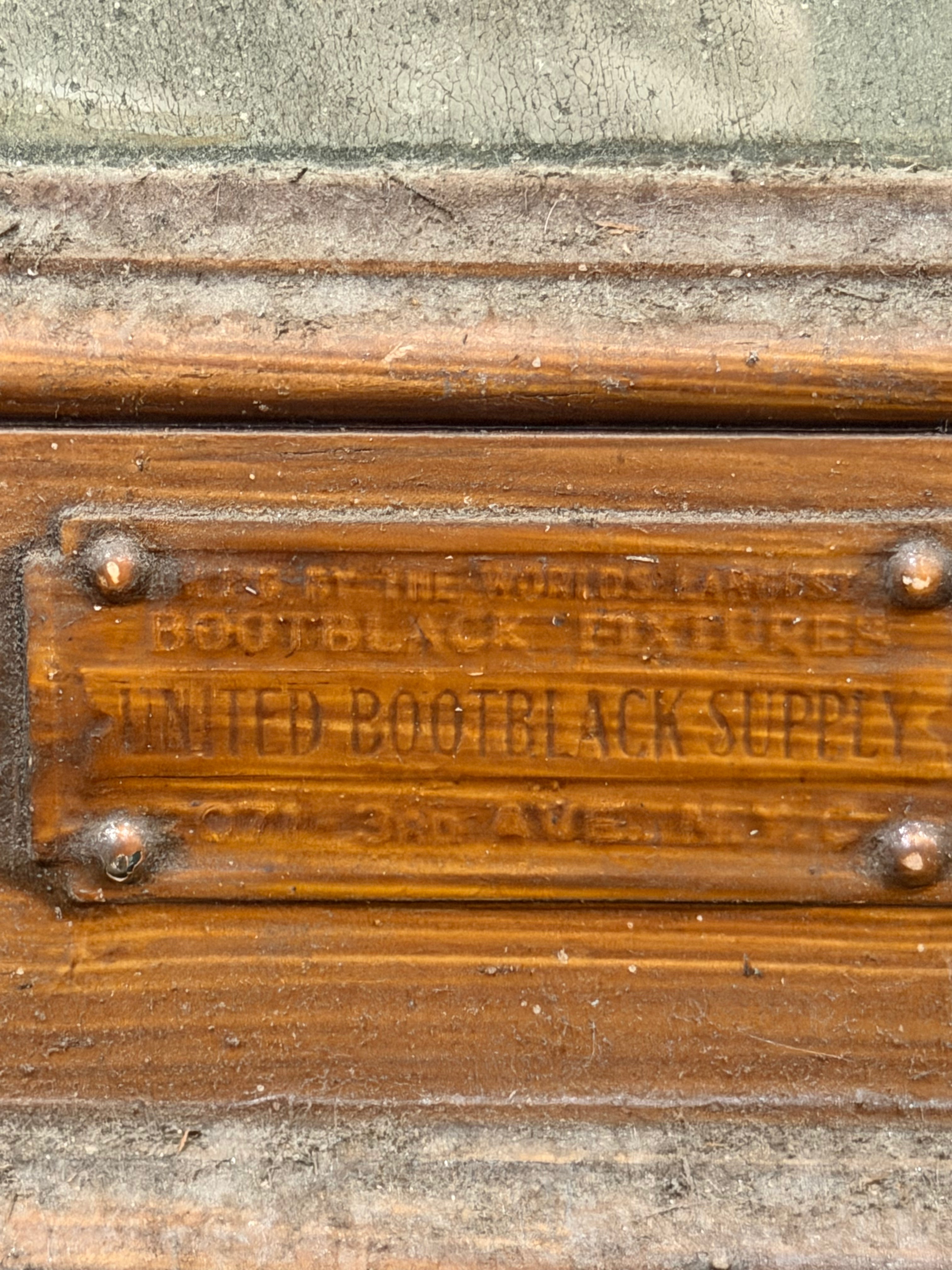 Bootblack Fixtures Antique Oak 3-Station Shoe Shine Stand with Mirrored Back