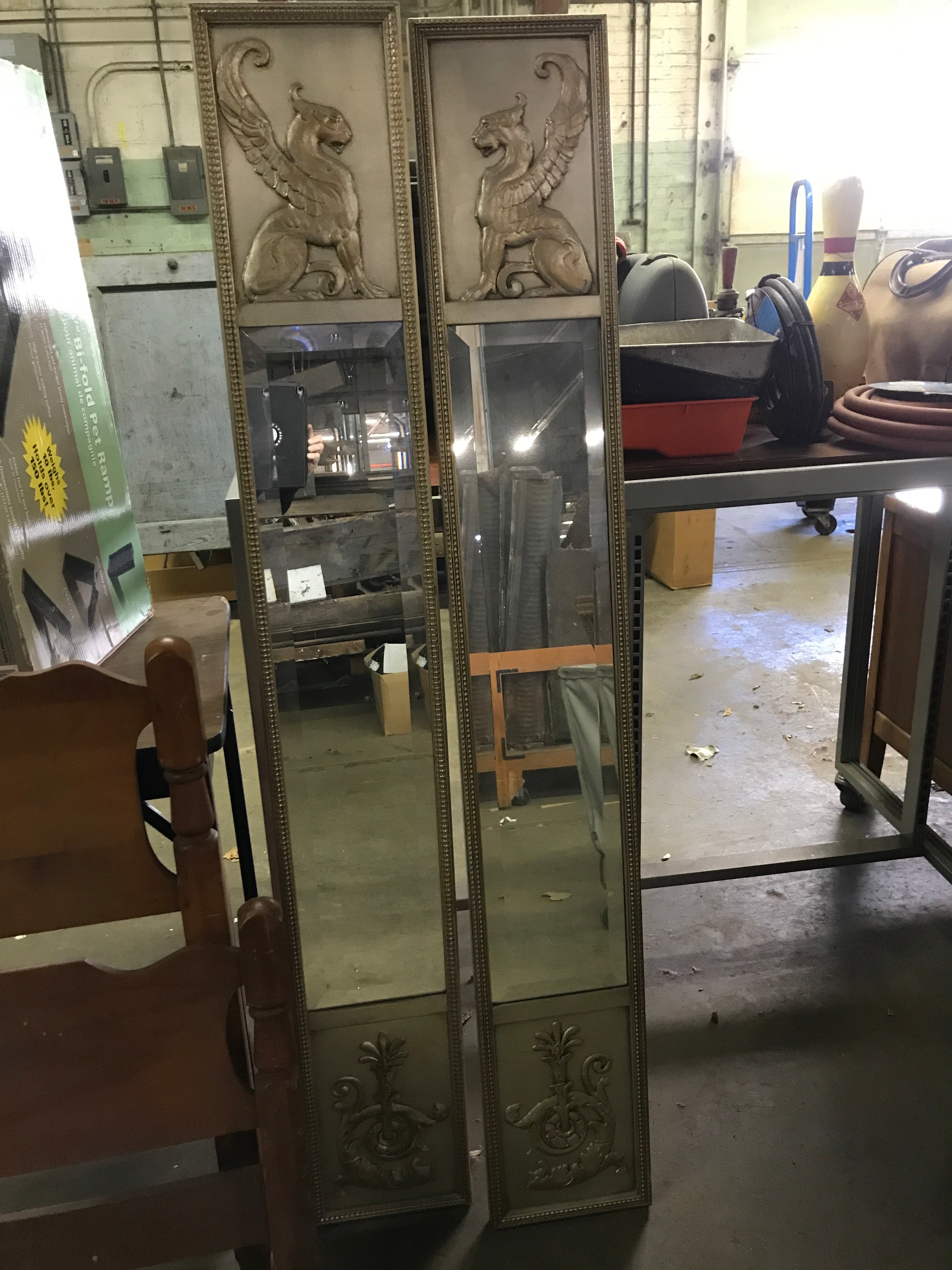 Griffin sculpture Mirror Set