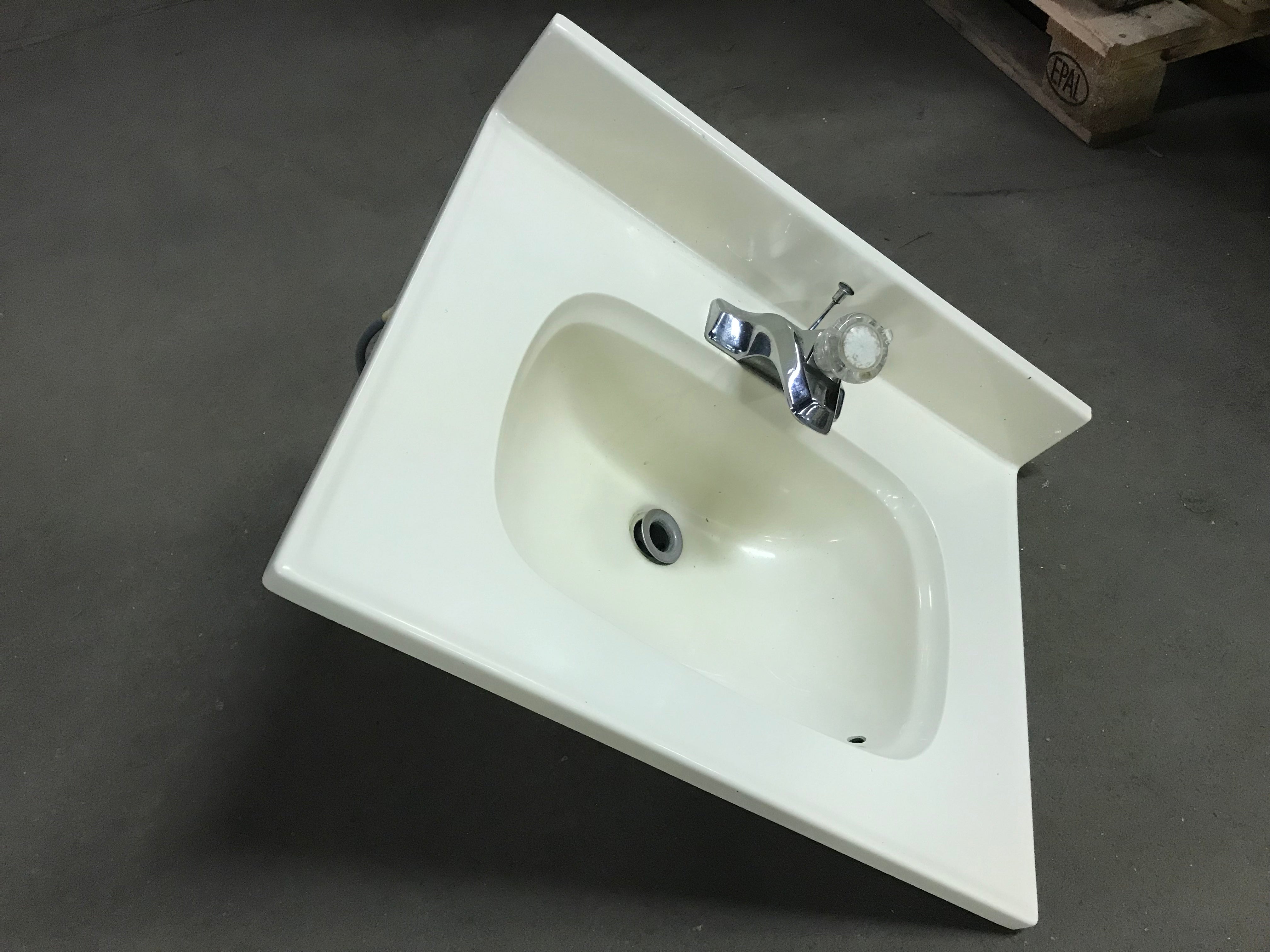 Single Faucet Bathroom Sink