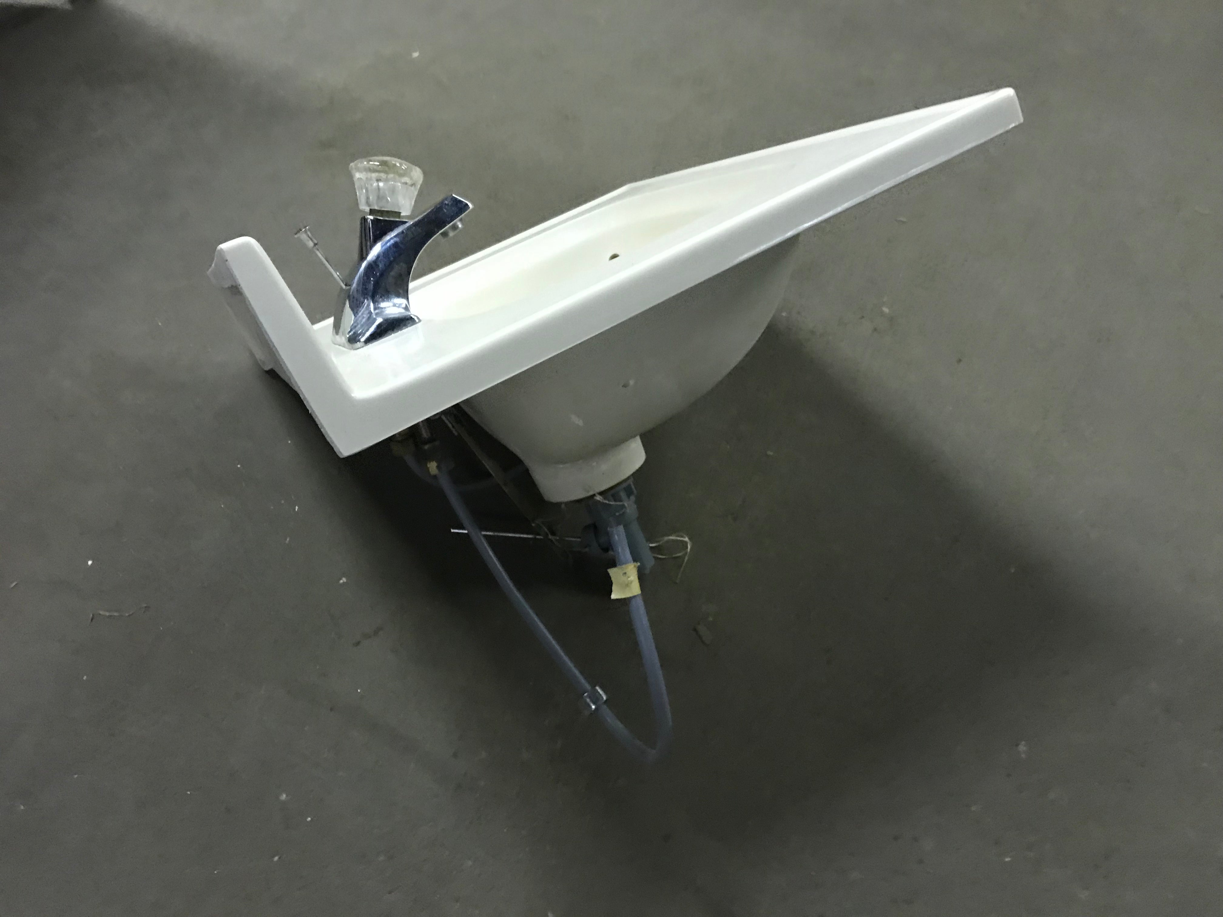 Single Faucet Bathroom Sink