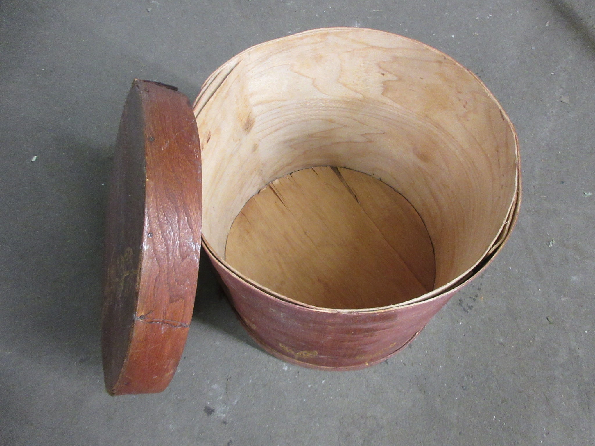 Round Lidded Storage Bin