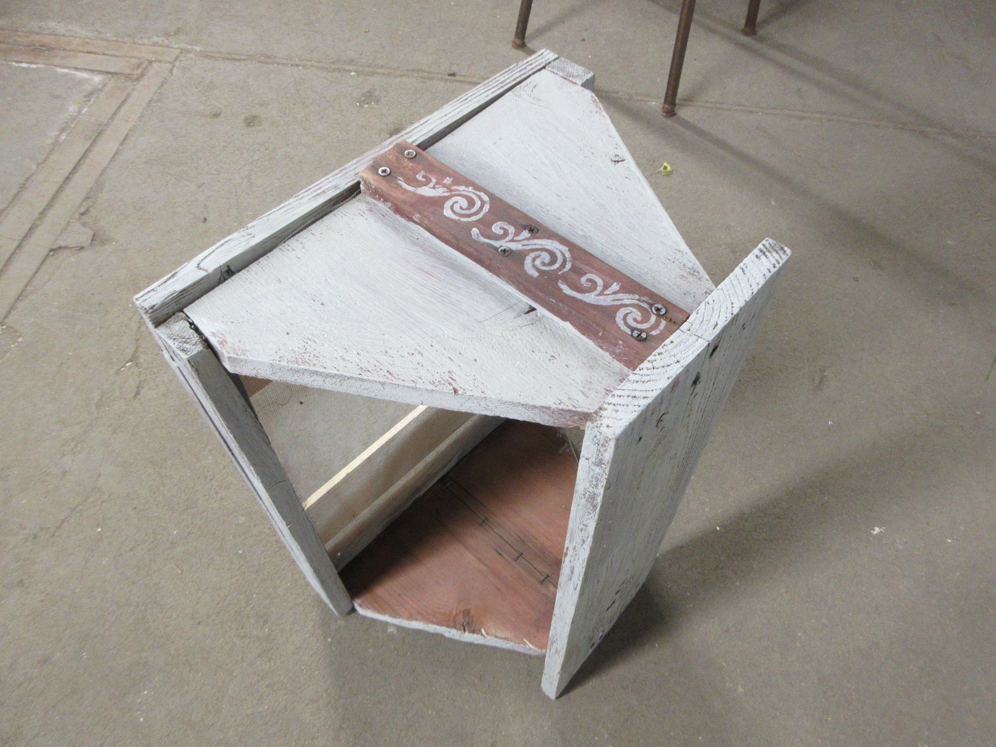 Painted Hangable Stand