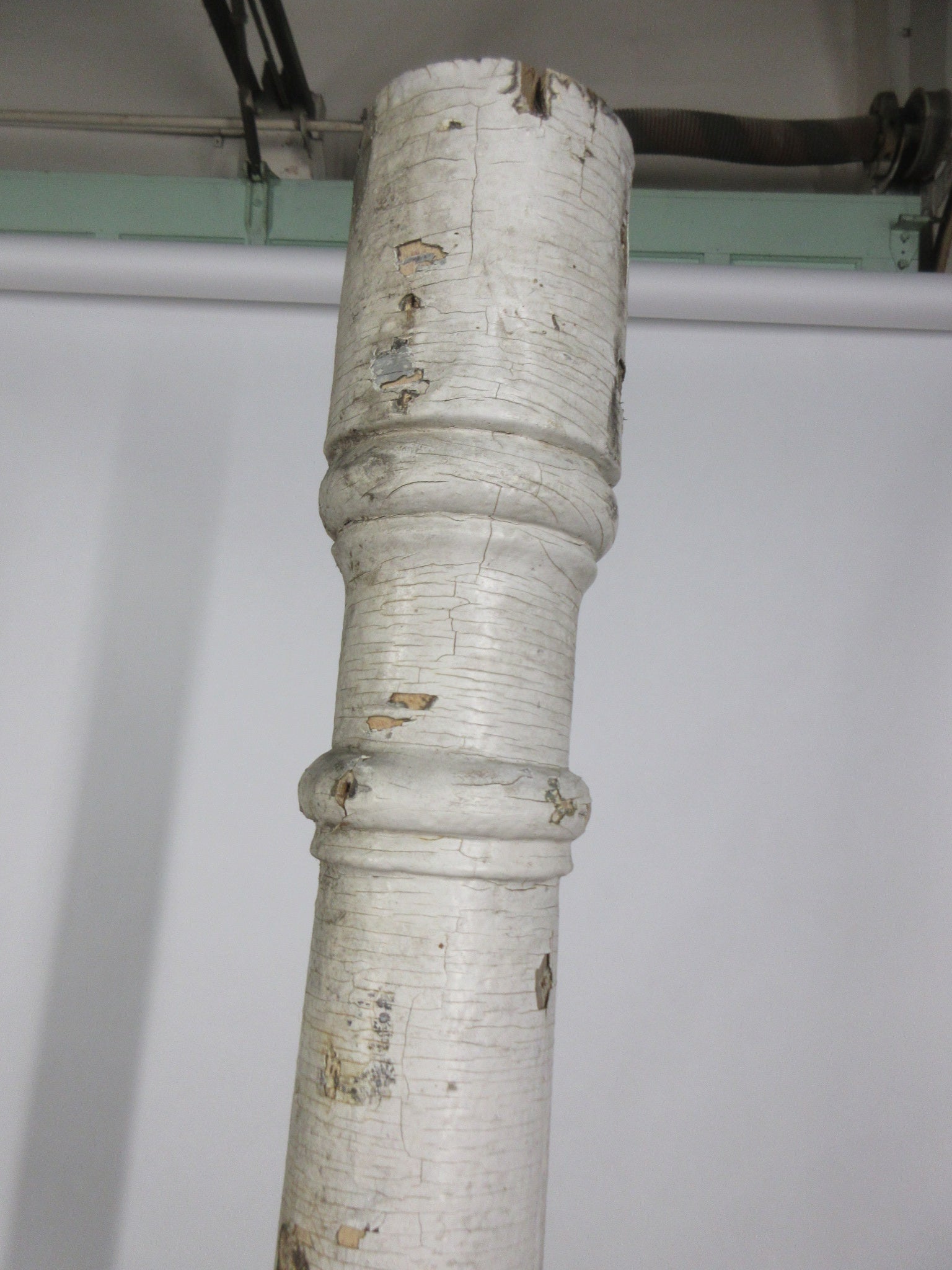 Wooden Painted Column 7'