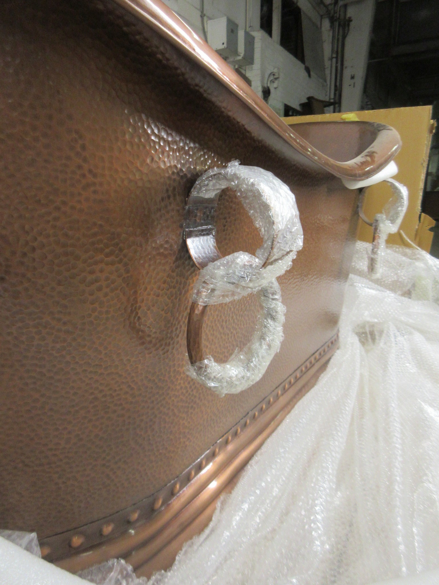 Double Slipper Hammered Copper Tub