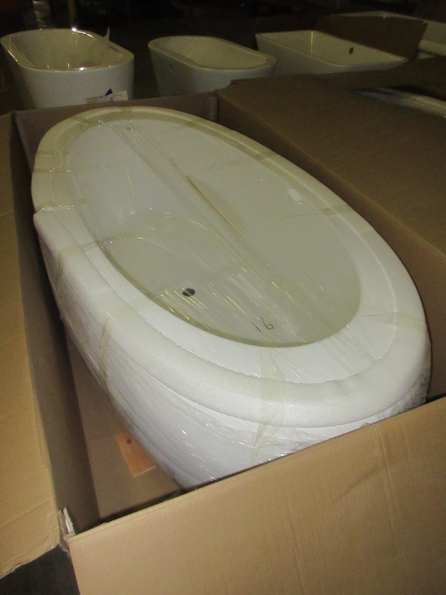Strabo Acrylic Freestanding Tub