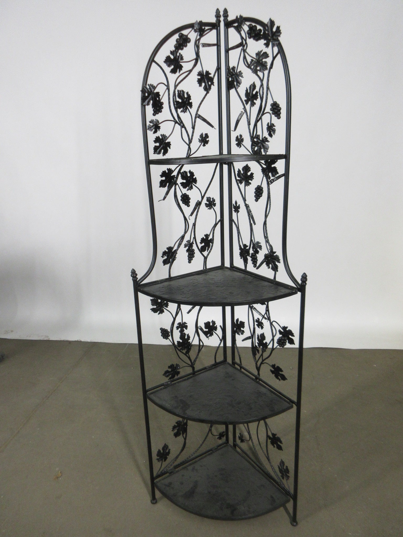 Metal Vineyard Corner Shelf