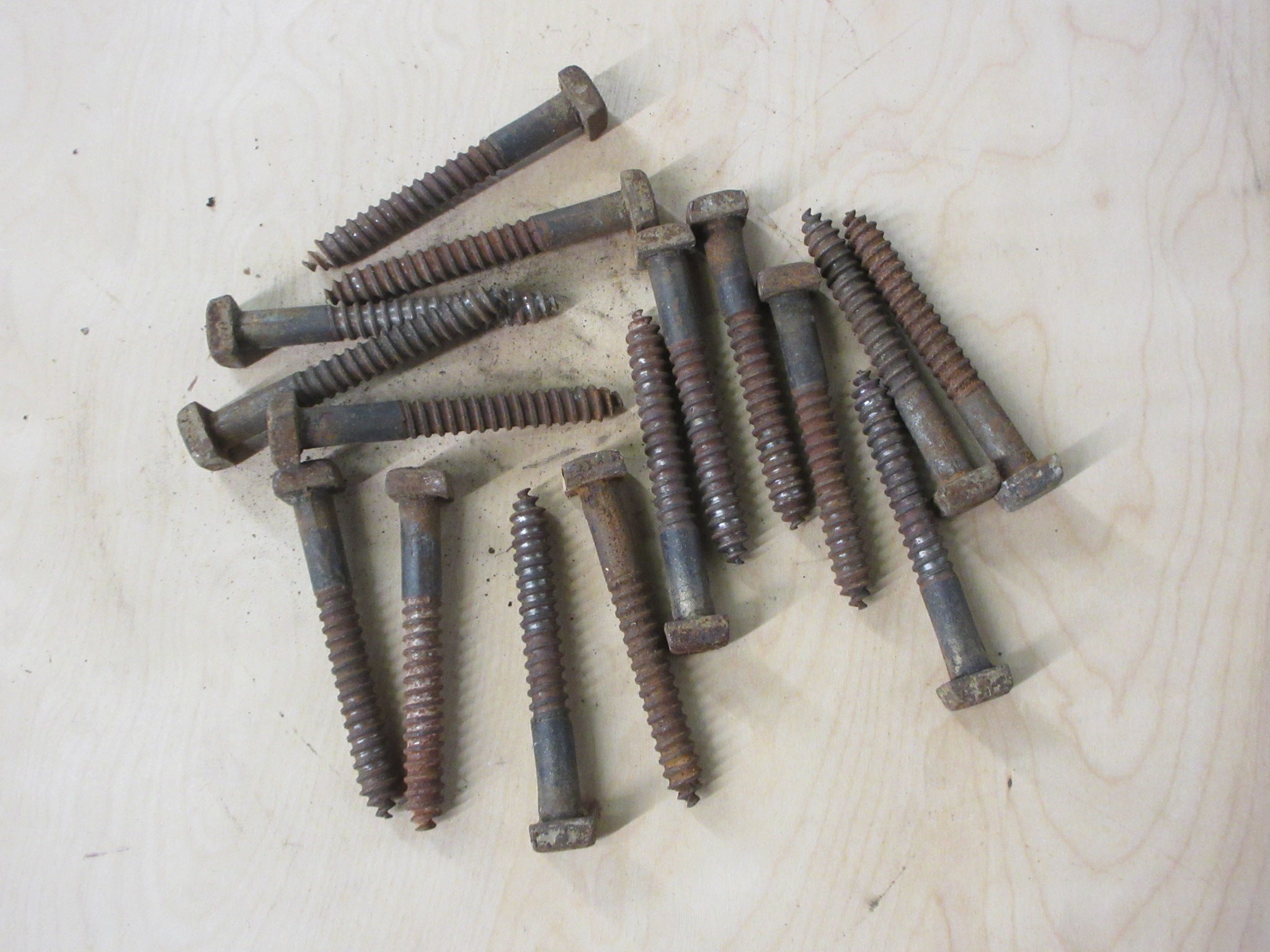 Lot of 16 Bolts