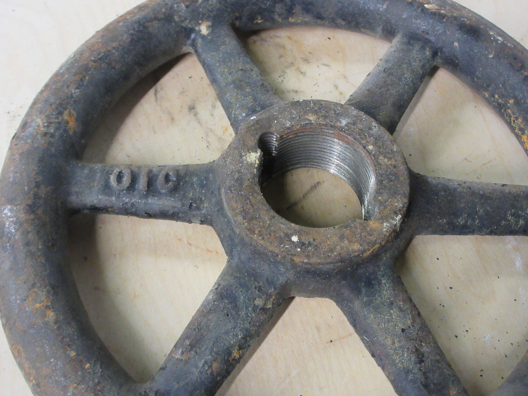 Industrial Wheel Six Spoke Handle 9"