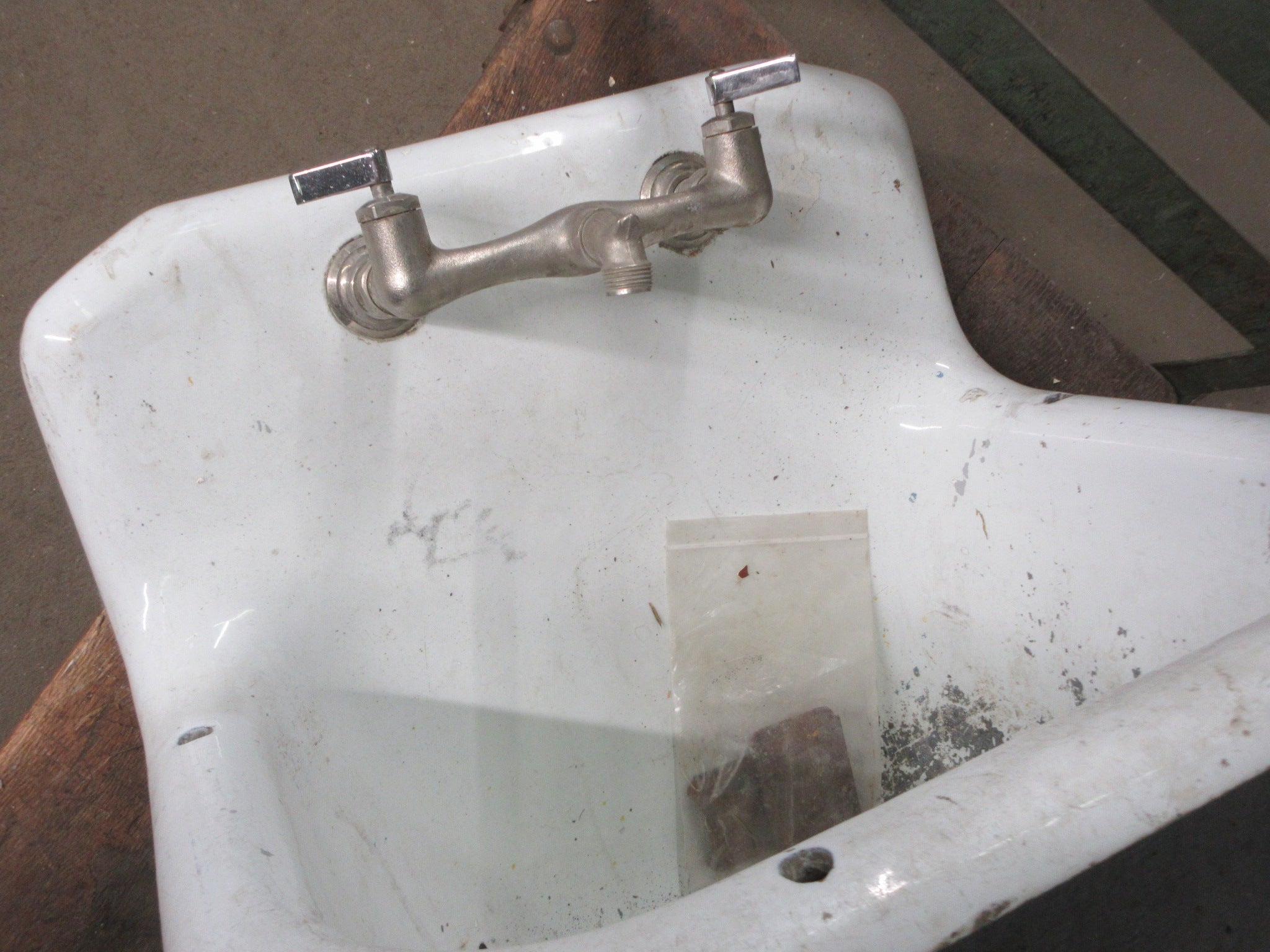 Antique Cast Iron Wall Mount Sink