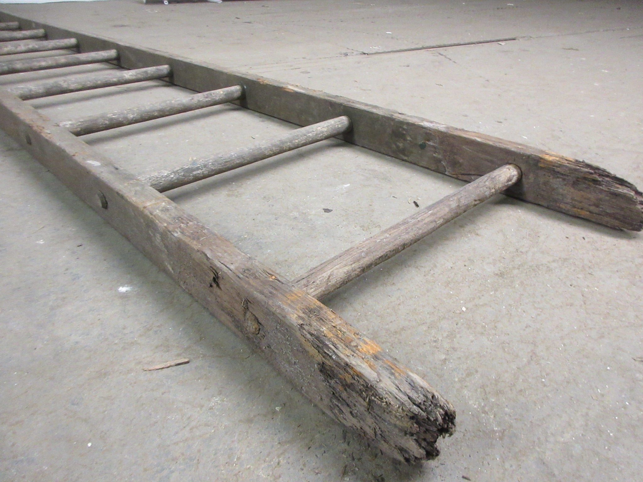 12' Wooden Ladder (DISPLAY ONLY)