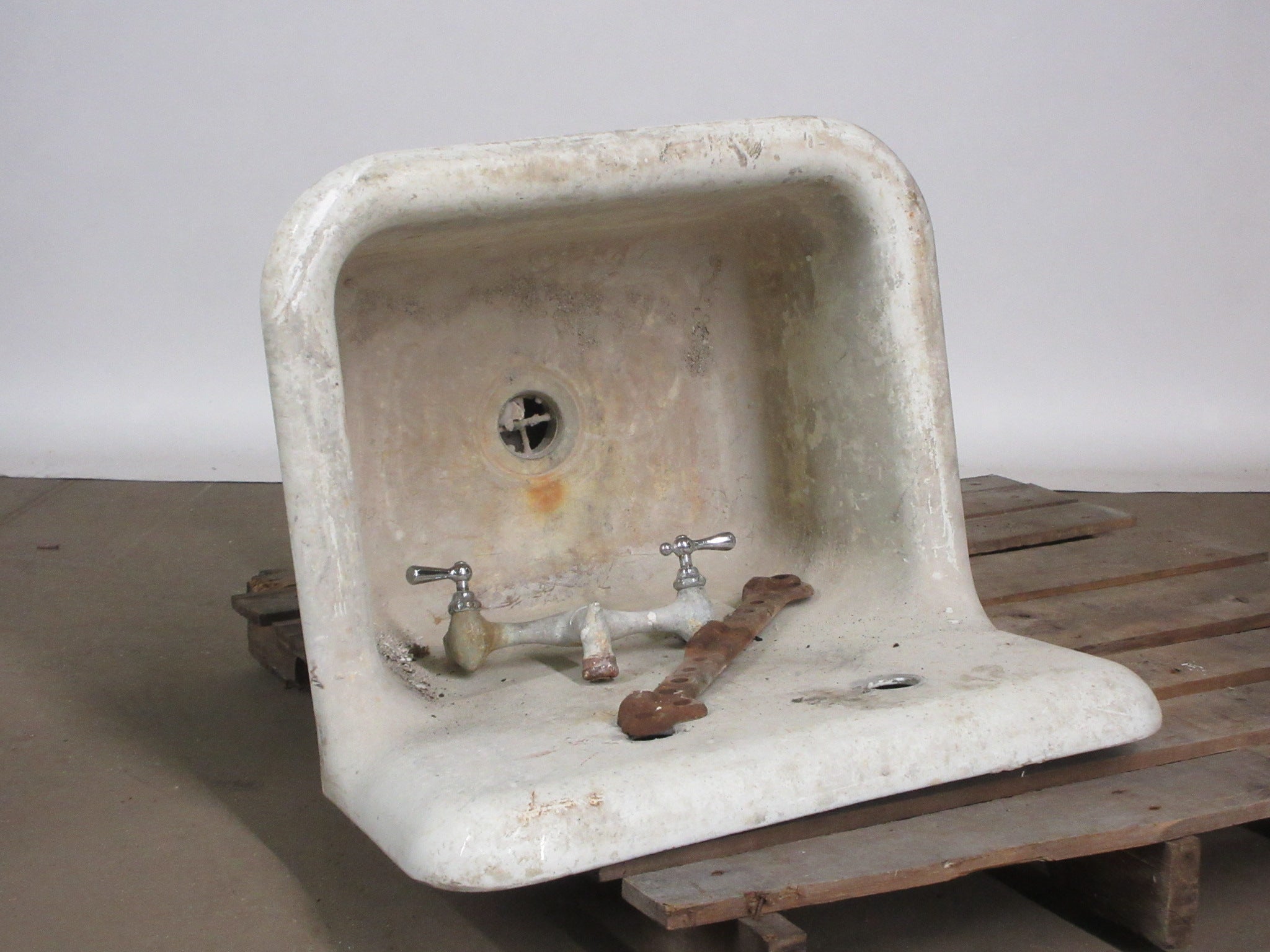 Antique Cast Iron Wall Mount Sink