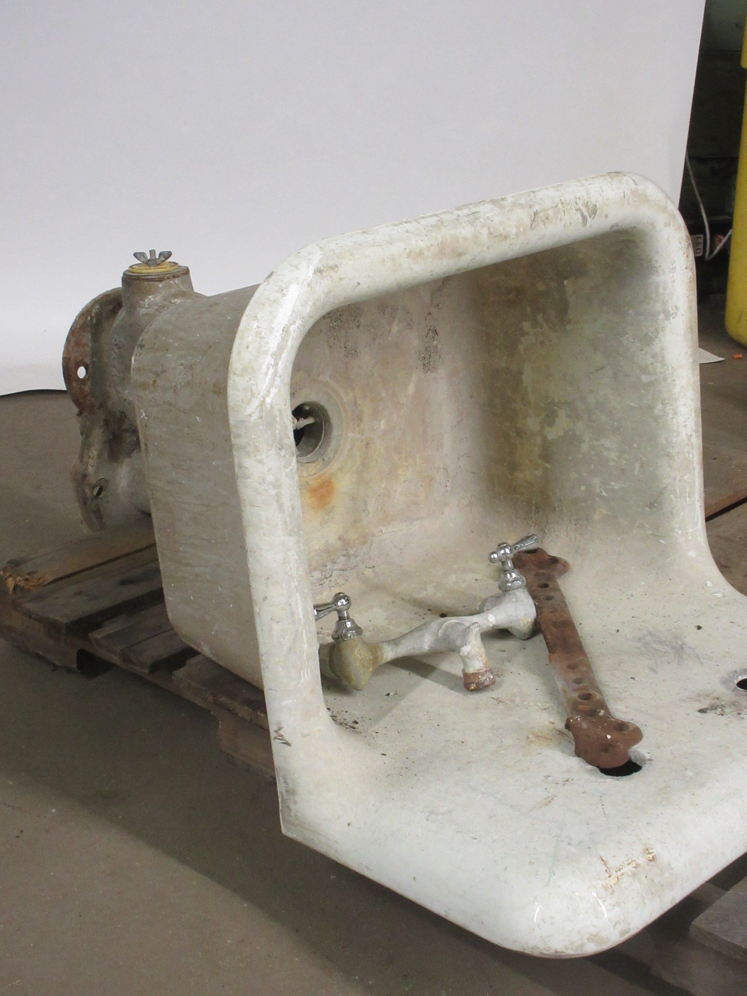 Antique Cast Iron Wall Mount Sink
