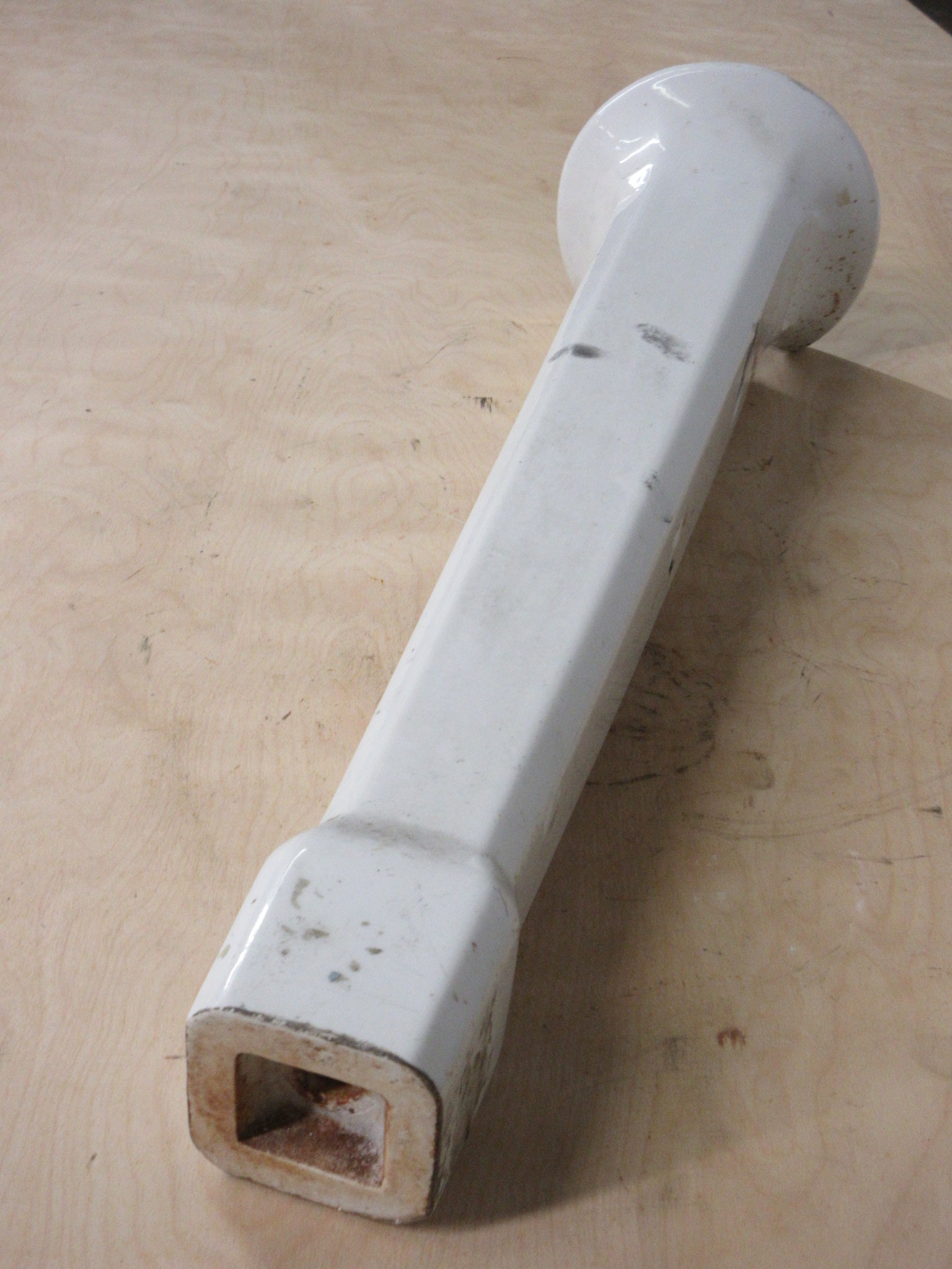 Ceramic Peg Leg Sink Base