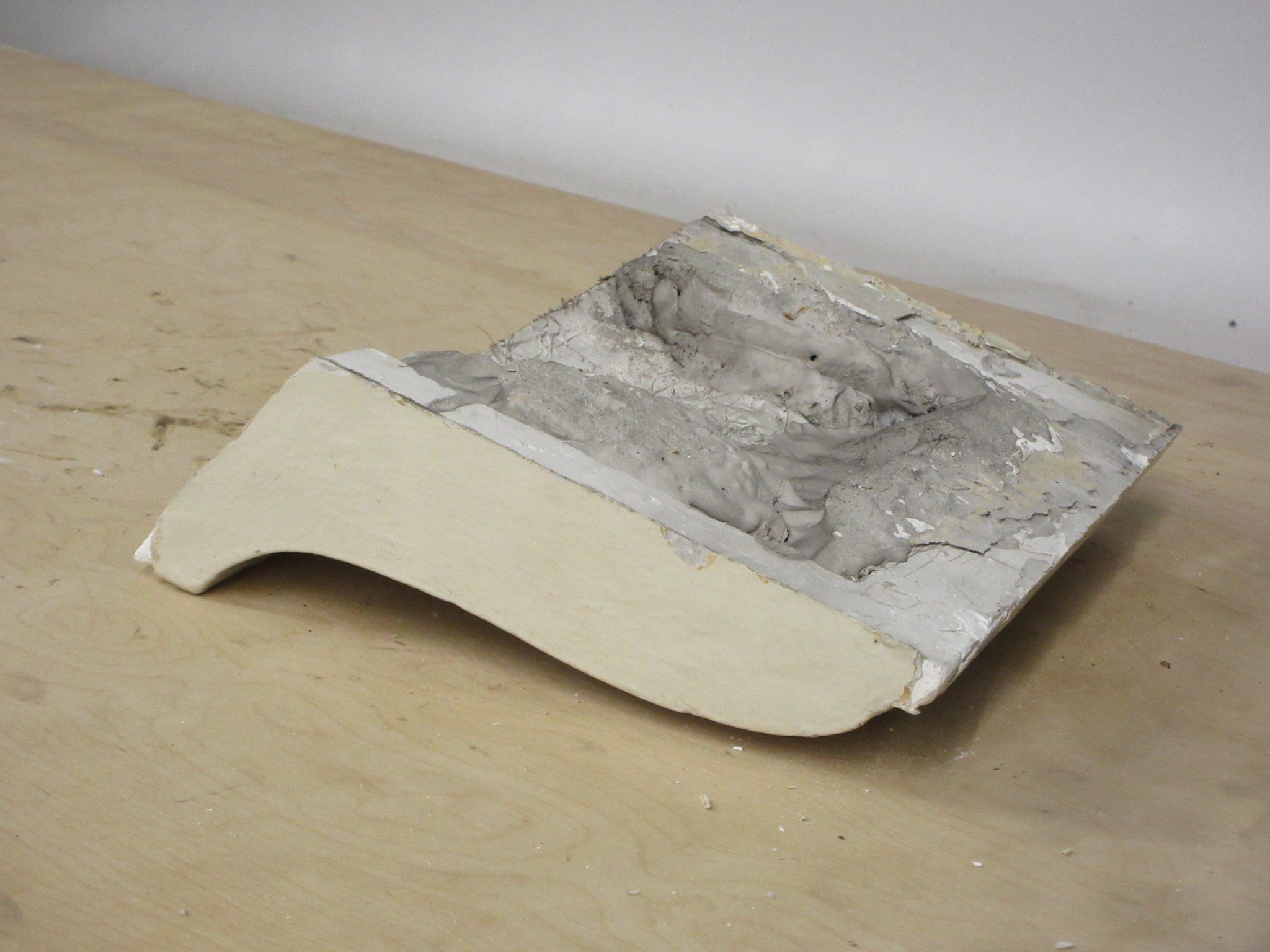 Painted Plaster Moulding 12 3/4"