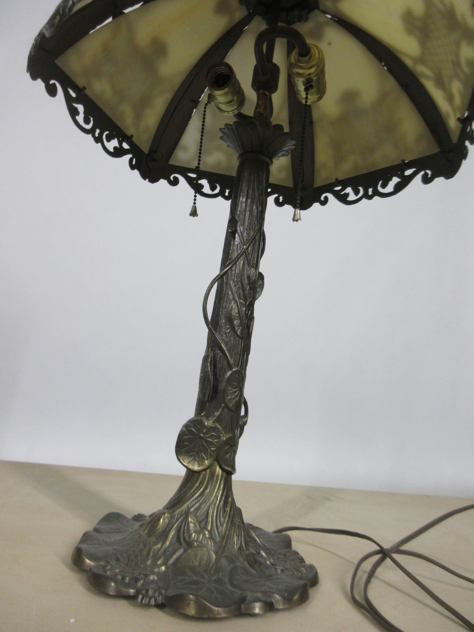 Vintage Filigree Lamp With Glass Shade Accent