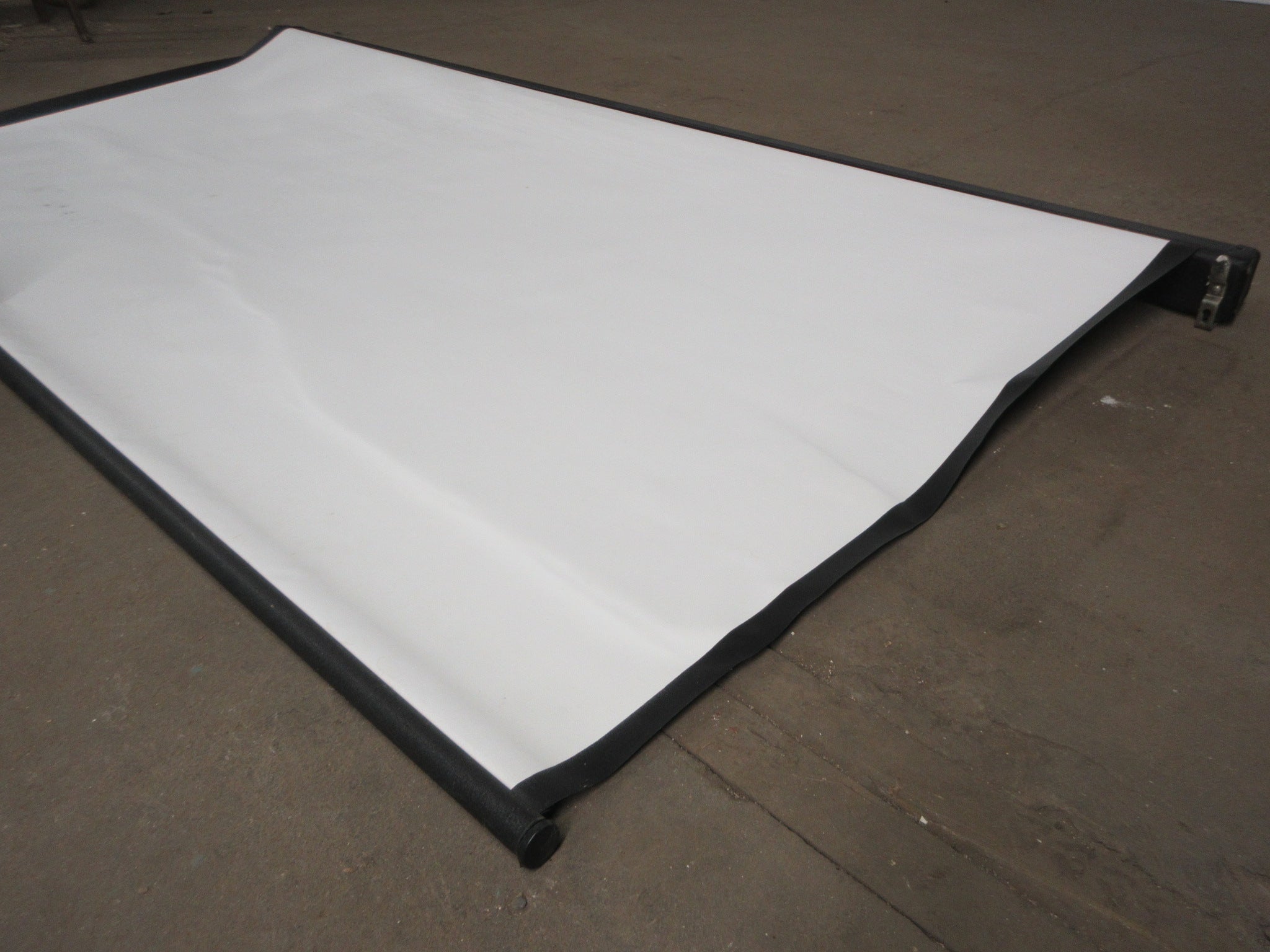 Bretford 200 Mercury Projector Screen