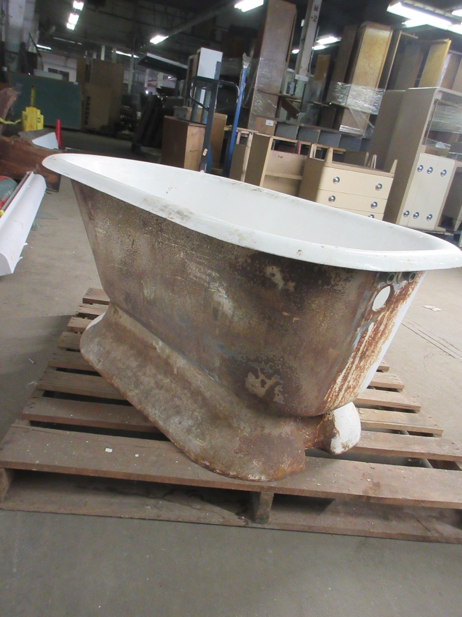Antique Cast Iron Skirted Bath Tub