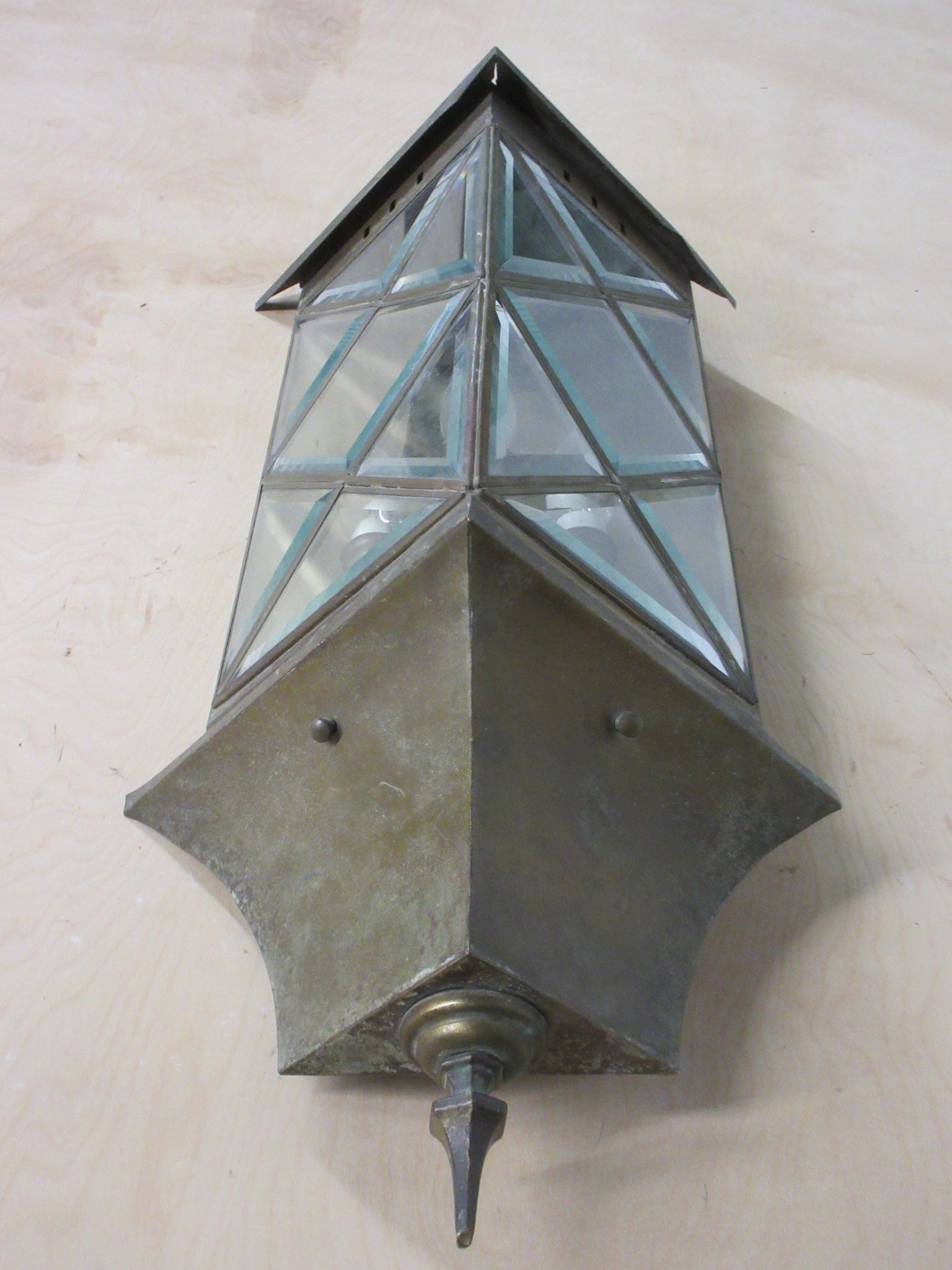 Vintage Brass Diamond Lite Wall Mount Fixture
