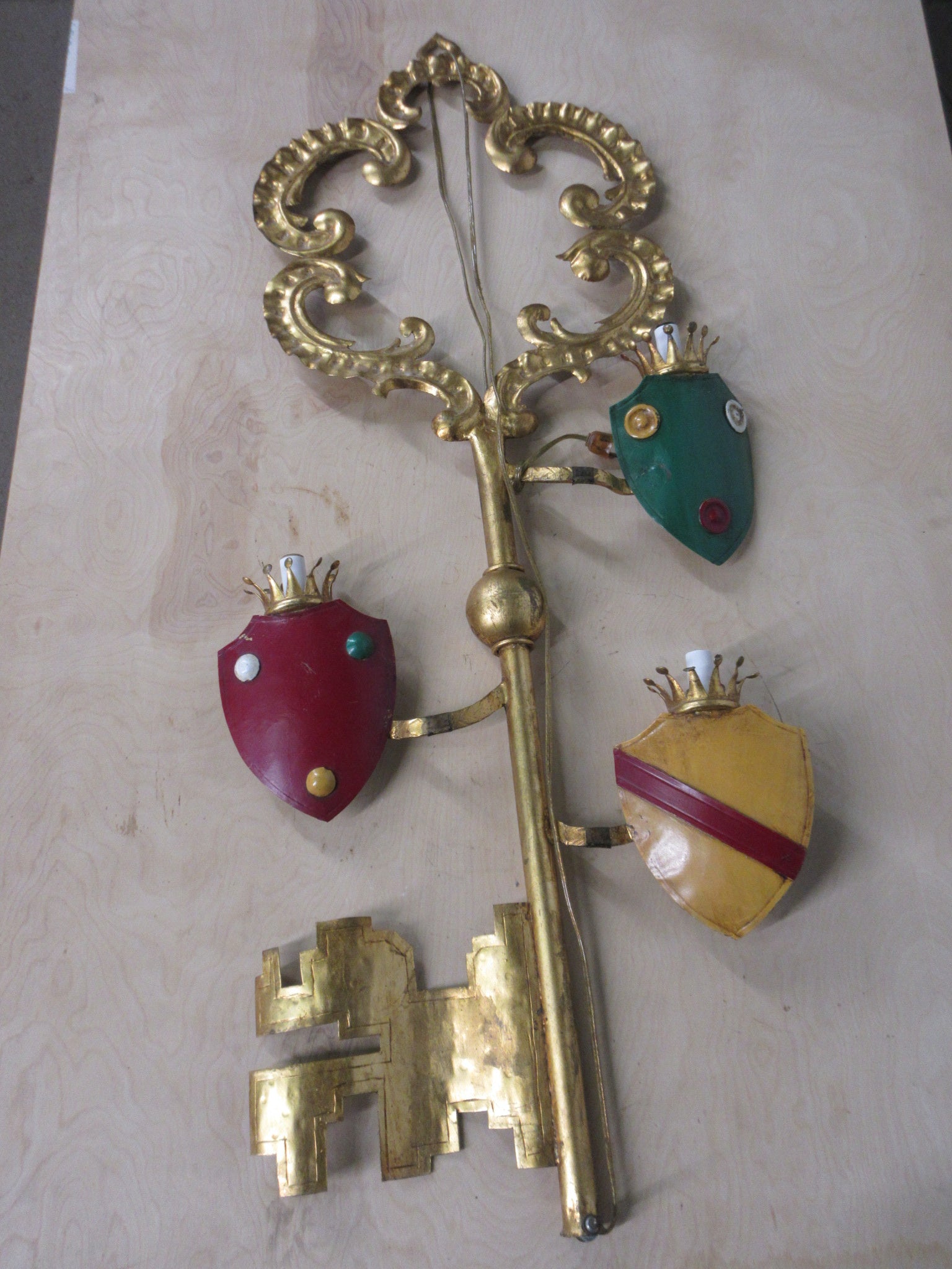 Wall Mount Decorative Italian Key Style Light