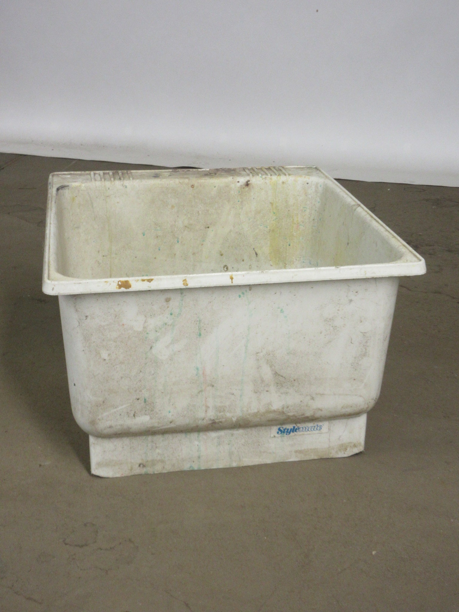 Plastic Utility Sink with Metal Legs