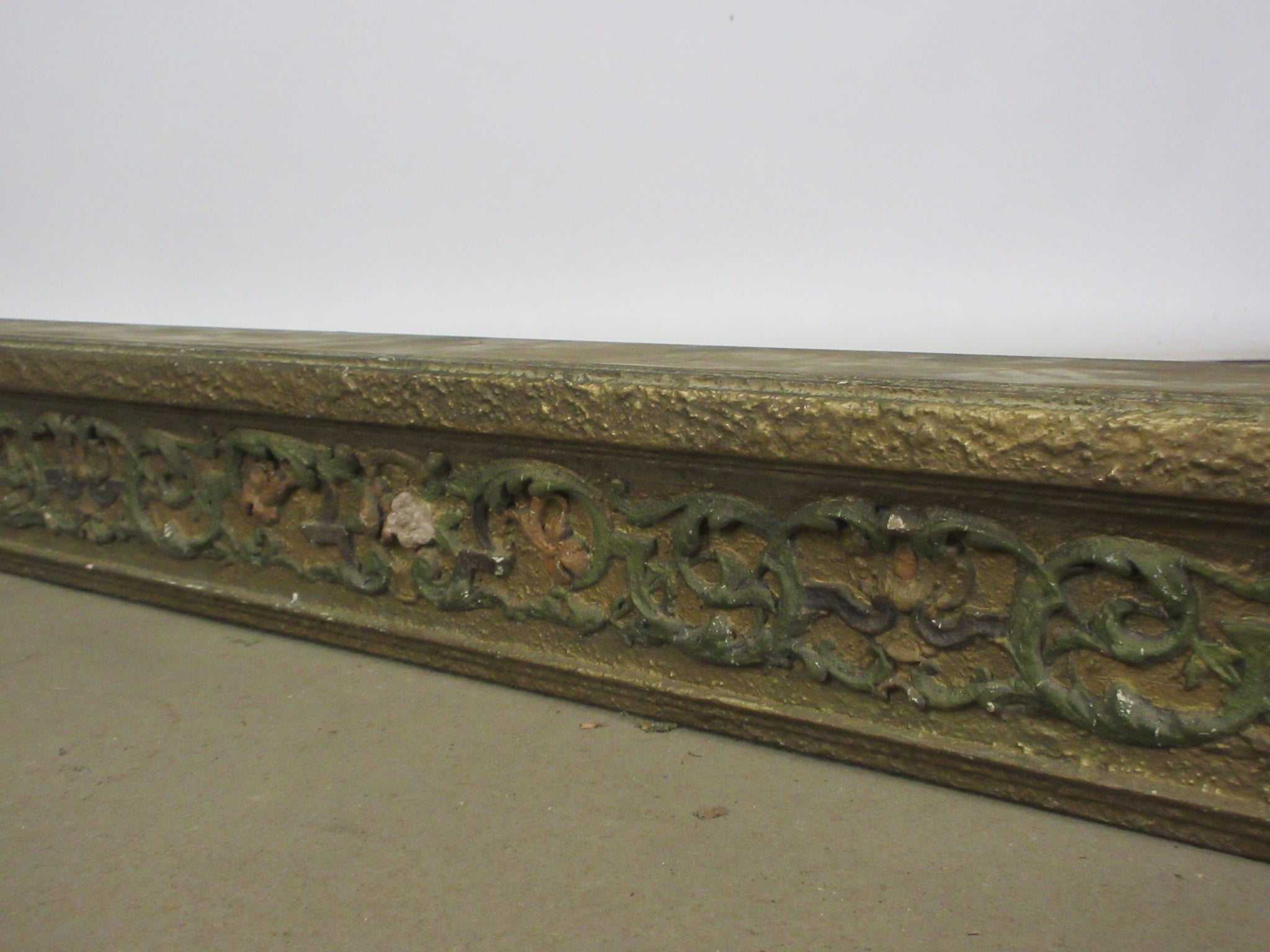 Medium Carved Curtain Box Section