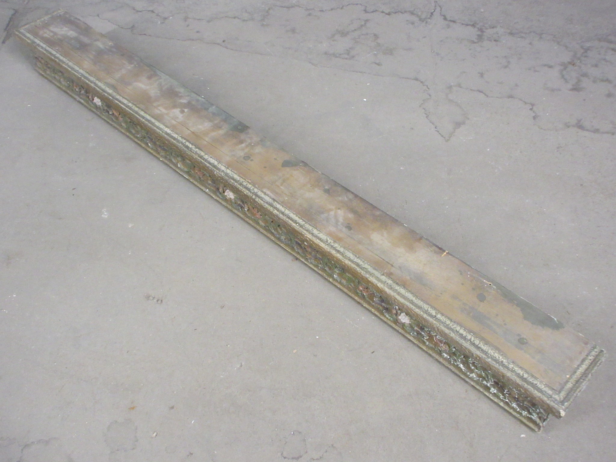 Medium Carved Curtain Box Section