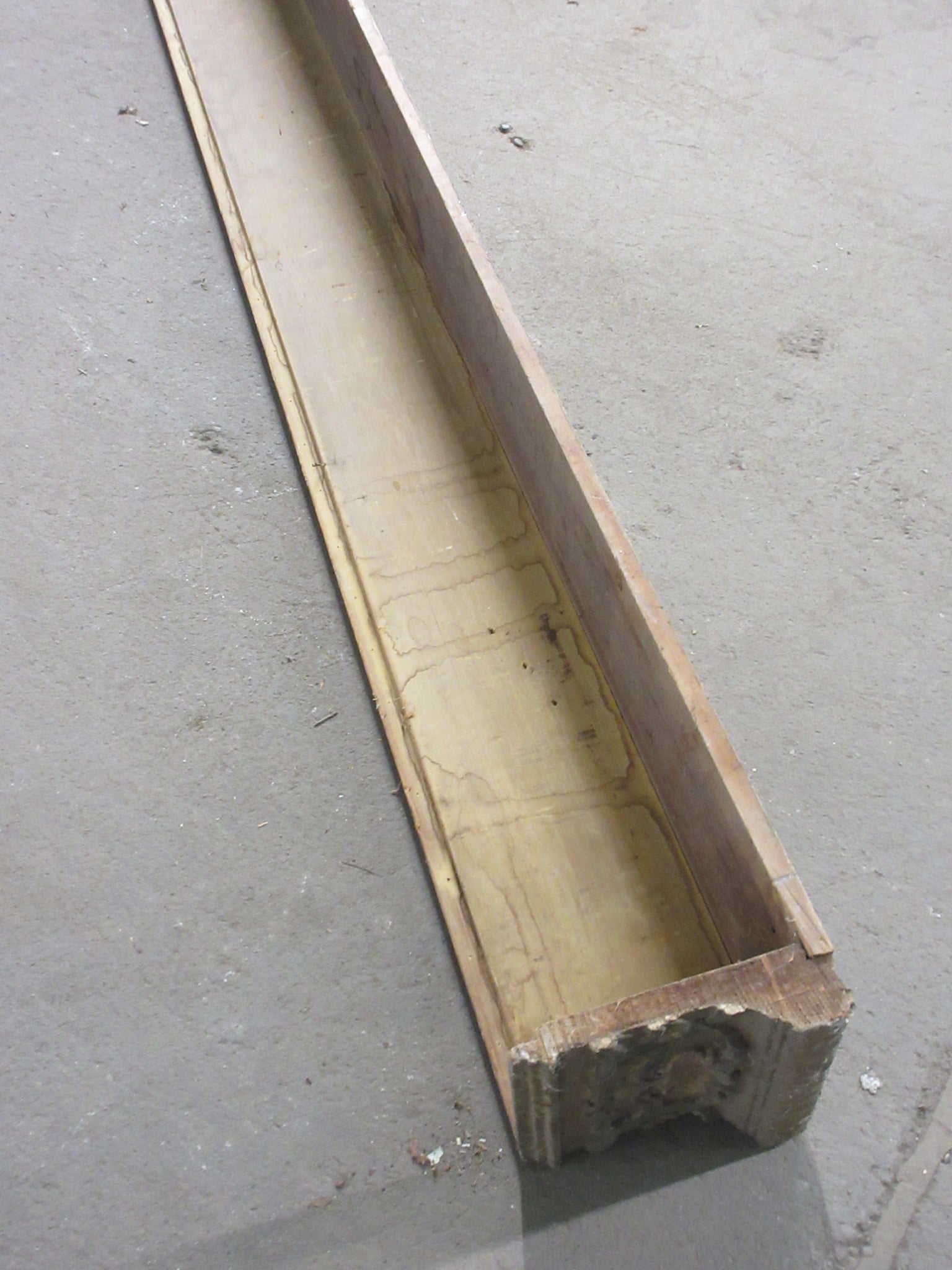 Medium Carved Curtain Box Section