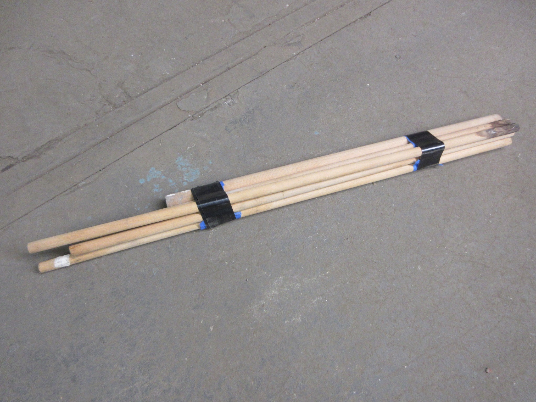 Bundle of Short Wooden Poles (Qty: 6)