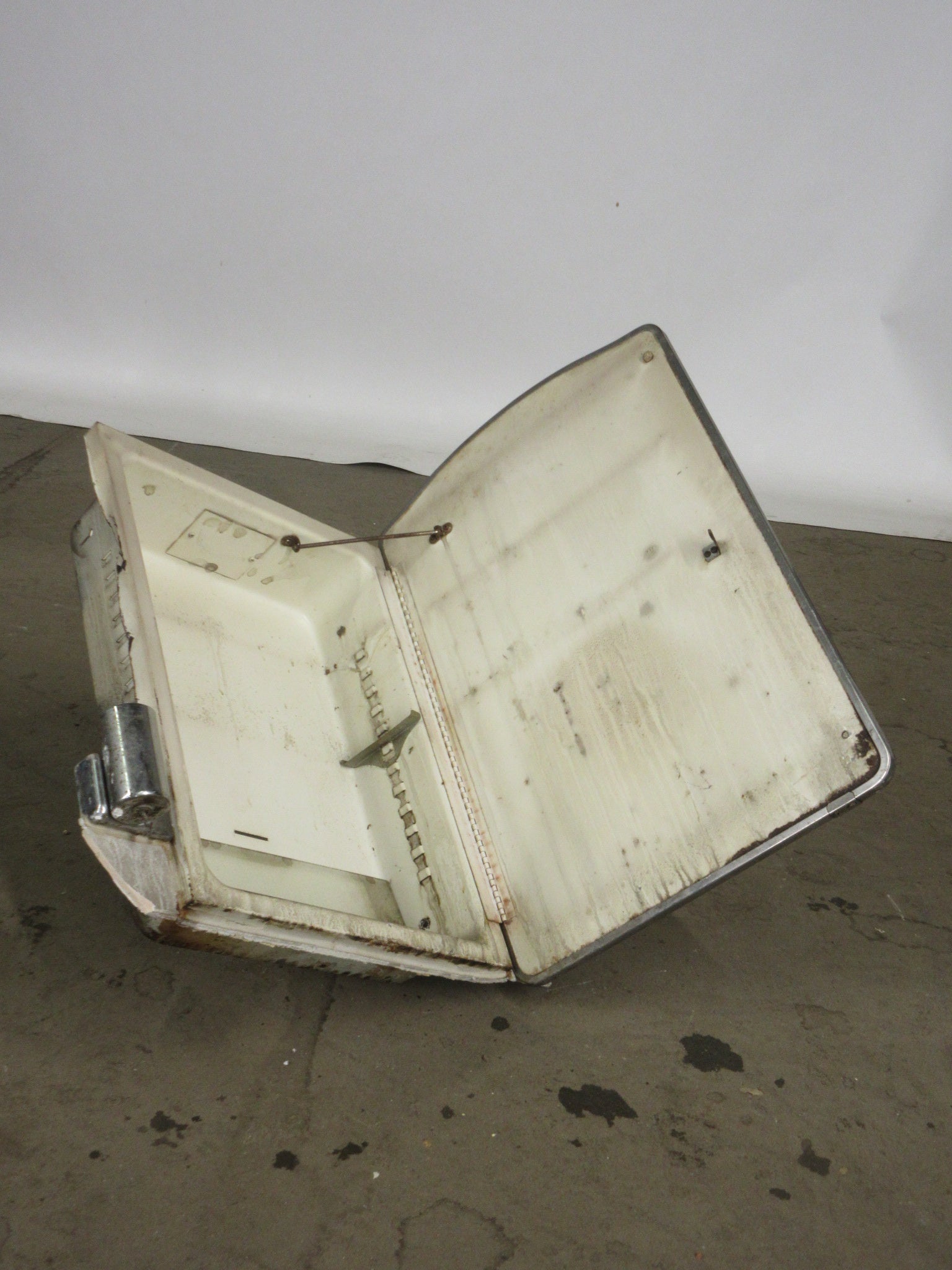 Vintage Recessed Medicine Cabinet with Two Light Fixtures