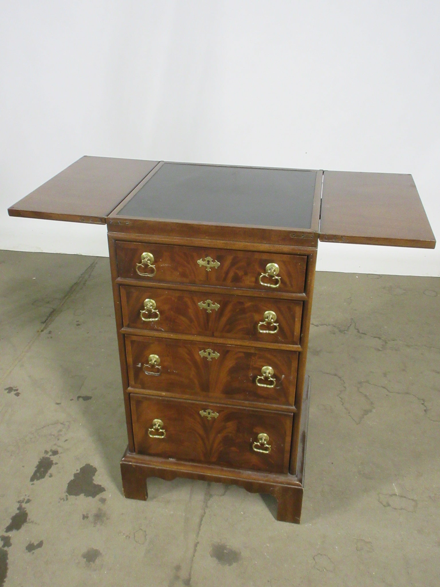 Drexel 18th Century Classic Sideboard Cabinet