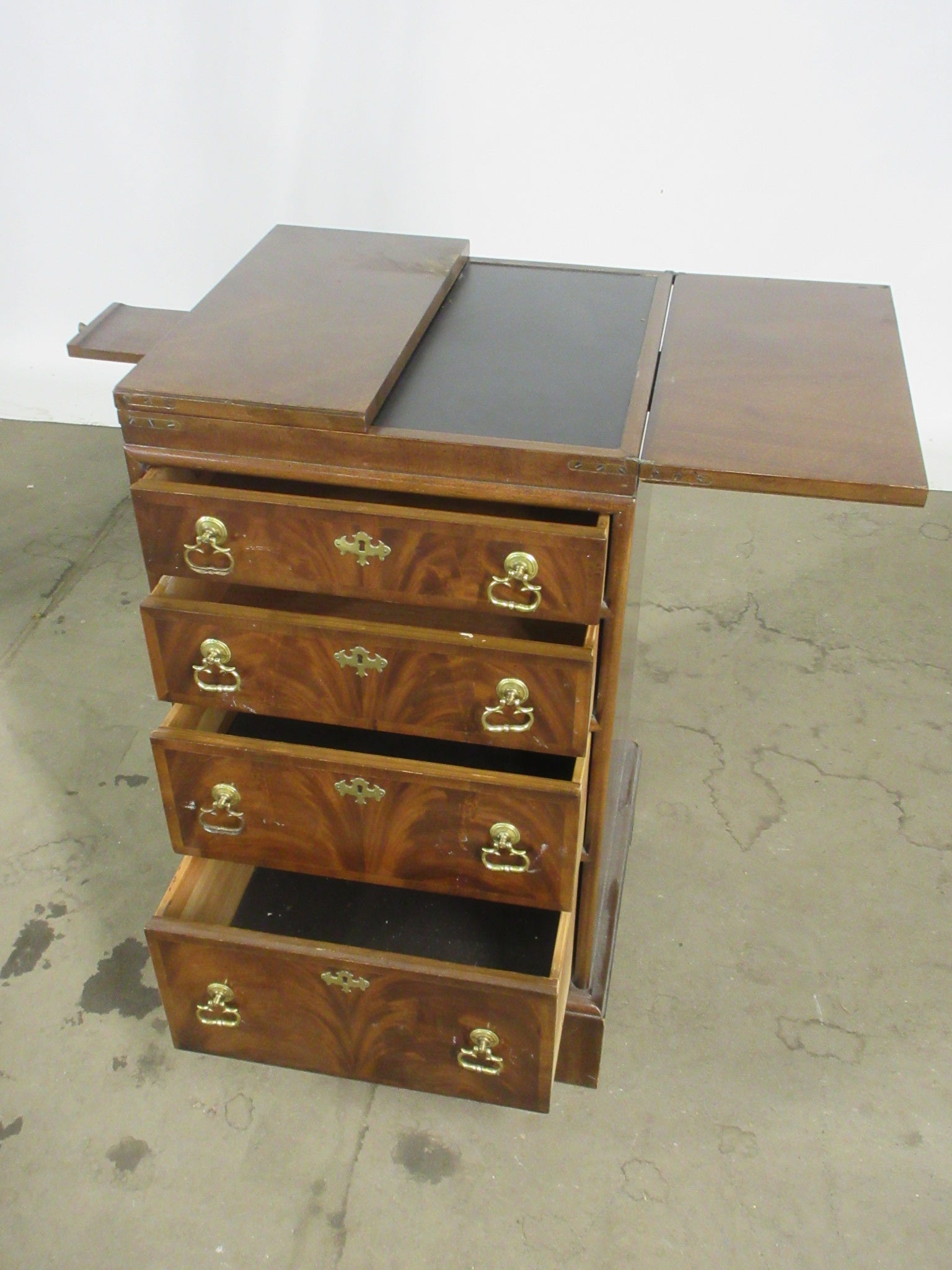 Drexel 18th Century Classic Sideboard Cabinet