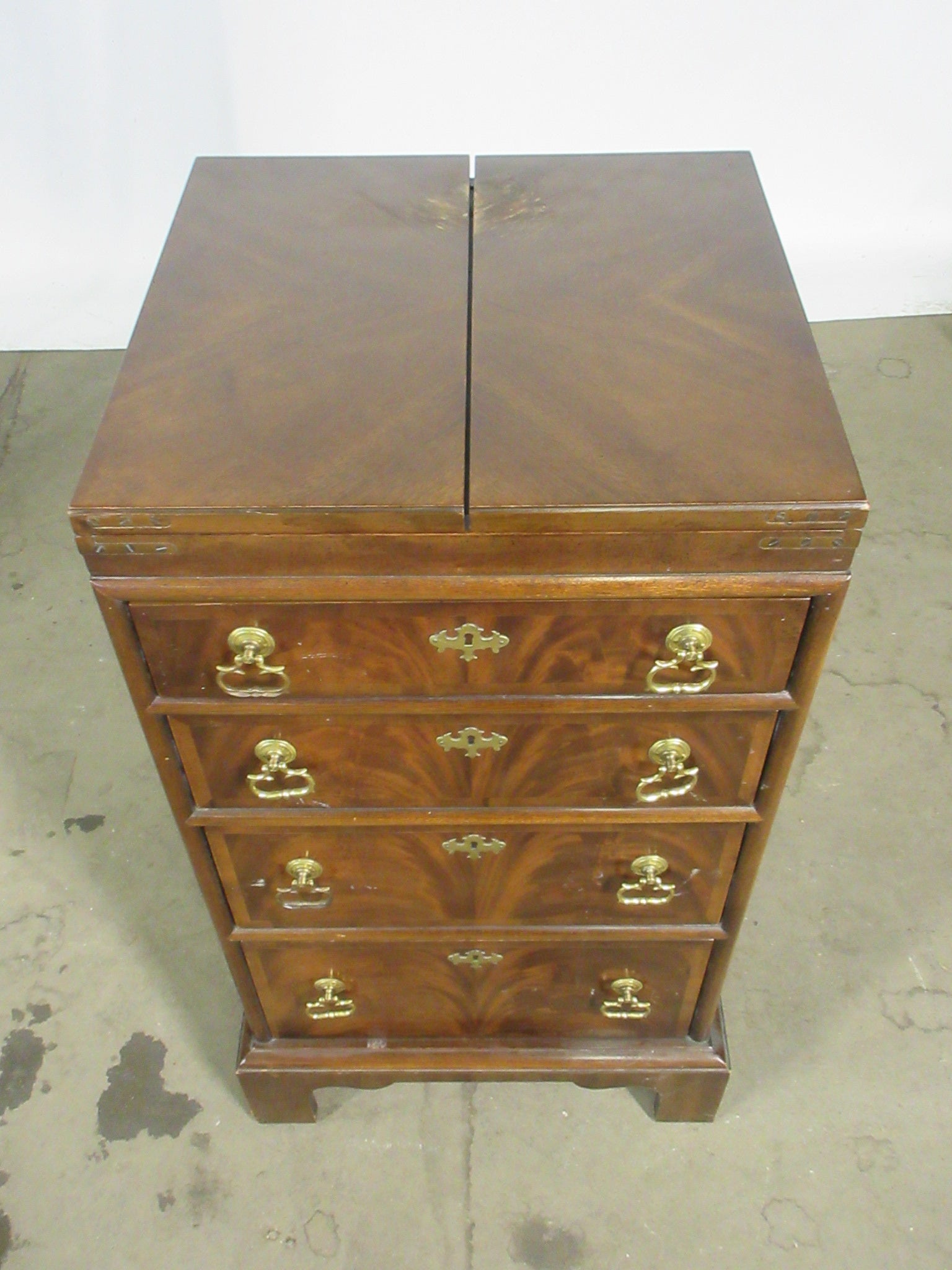Drexel 18th Century Classic Sideboard Cabinet