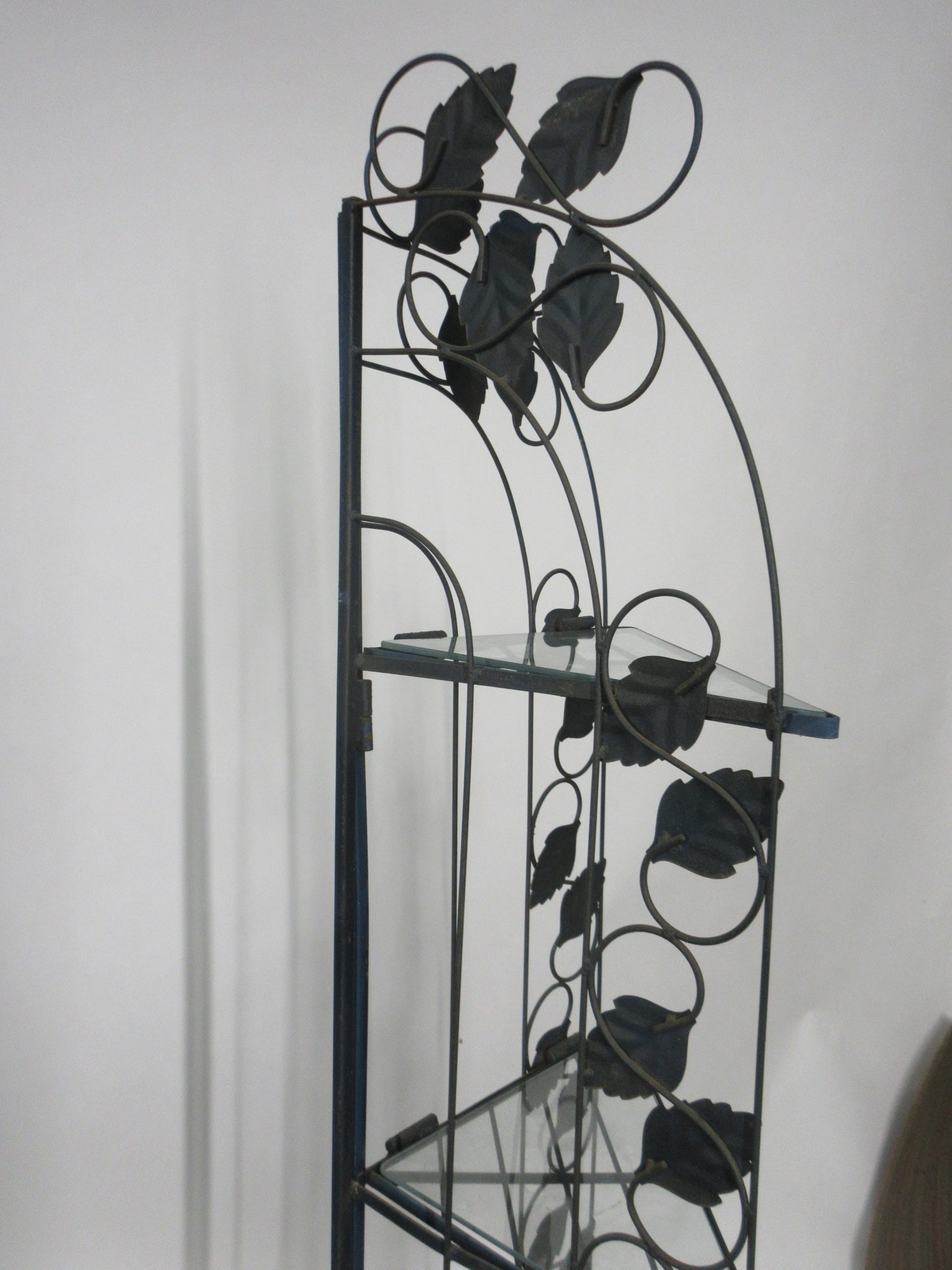 Metal Corner Four Shelf Rack with Ivy Accent