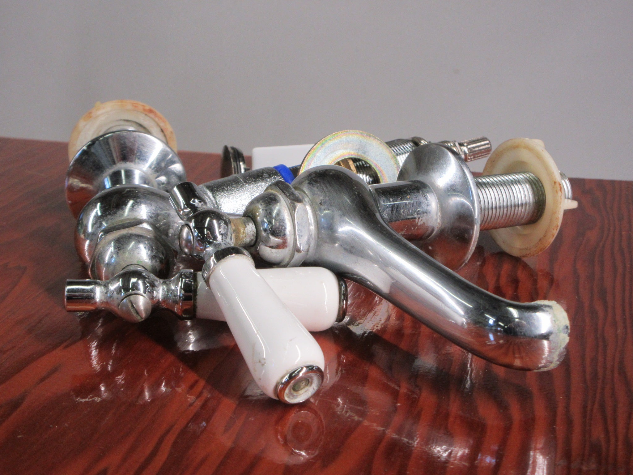 Chrome and Porcelain Sink Mixers with Drain