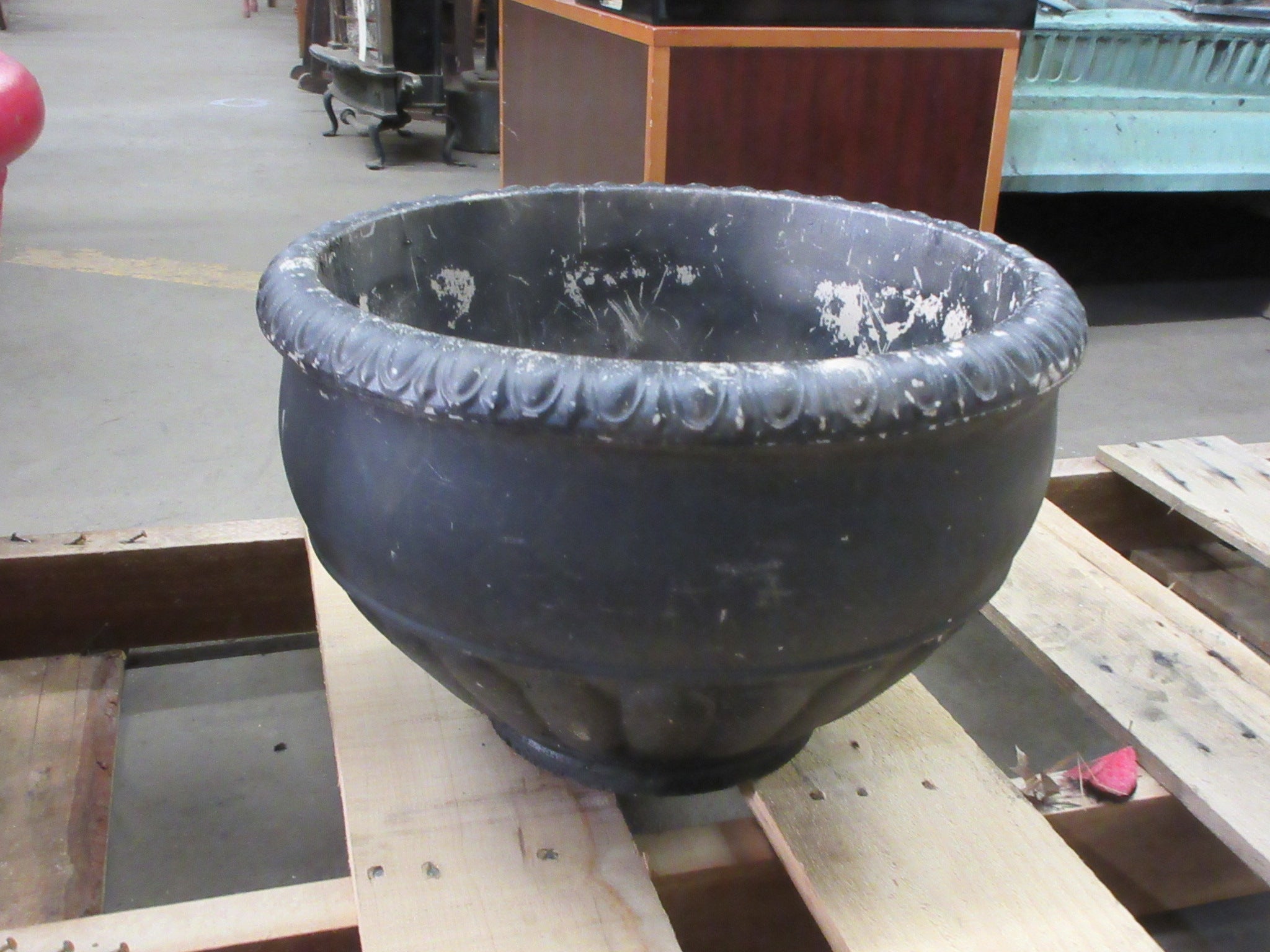 Black 16" Planter Pot