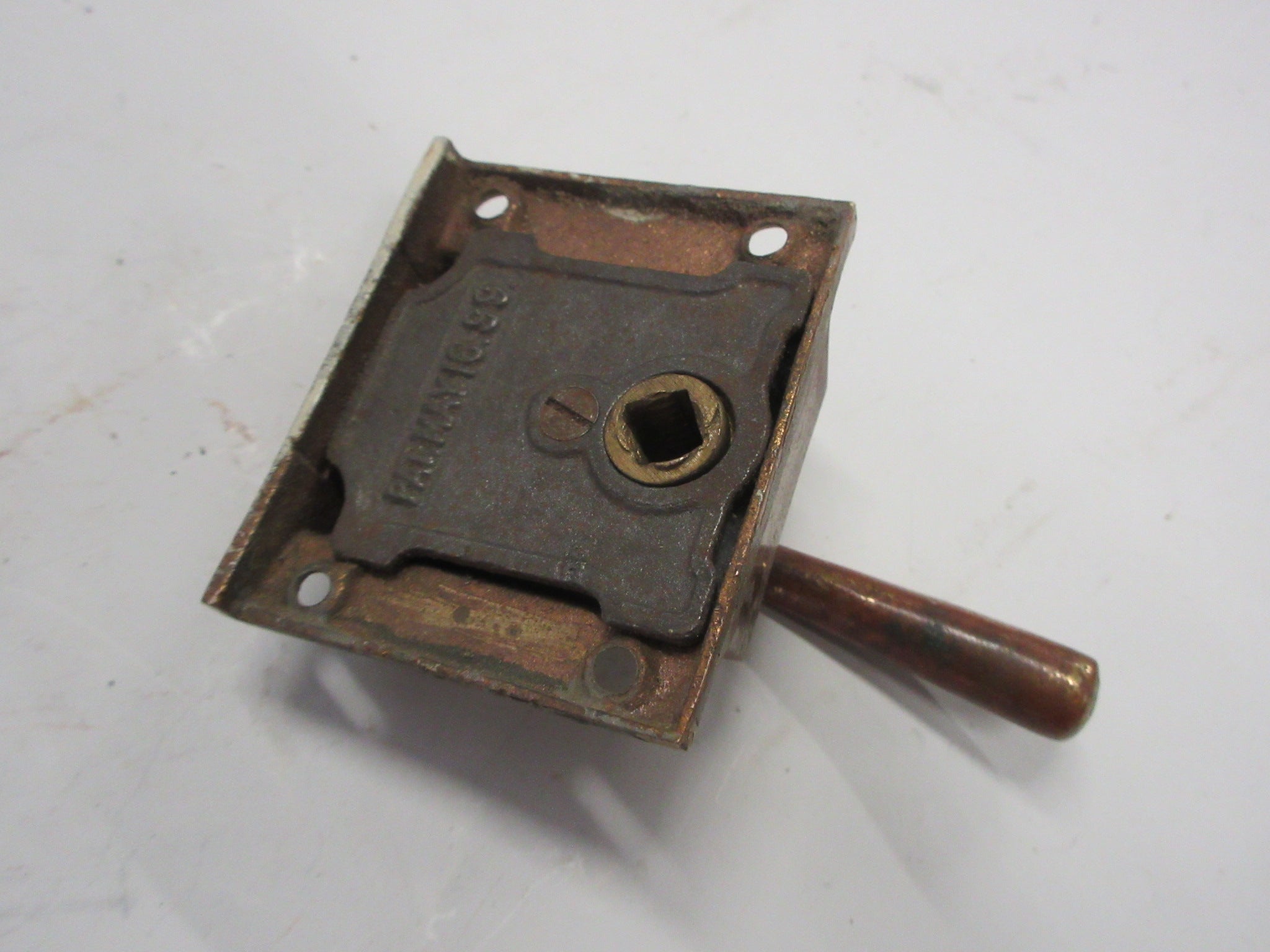 Lockable Vintage Metal Latch