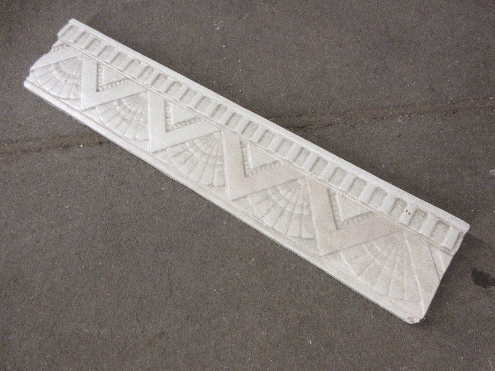 Scallop Accent Plaster Crown Moulding Section 24"