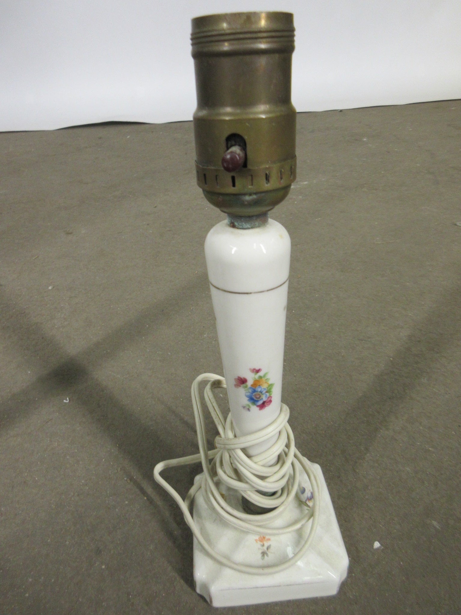 Vintage Blue Floral Ceramic Lamp