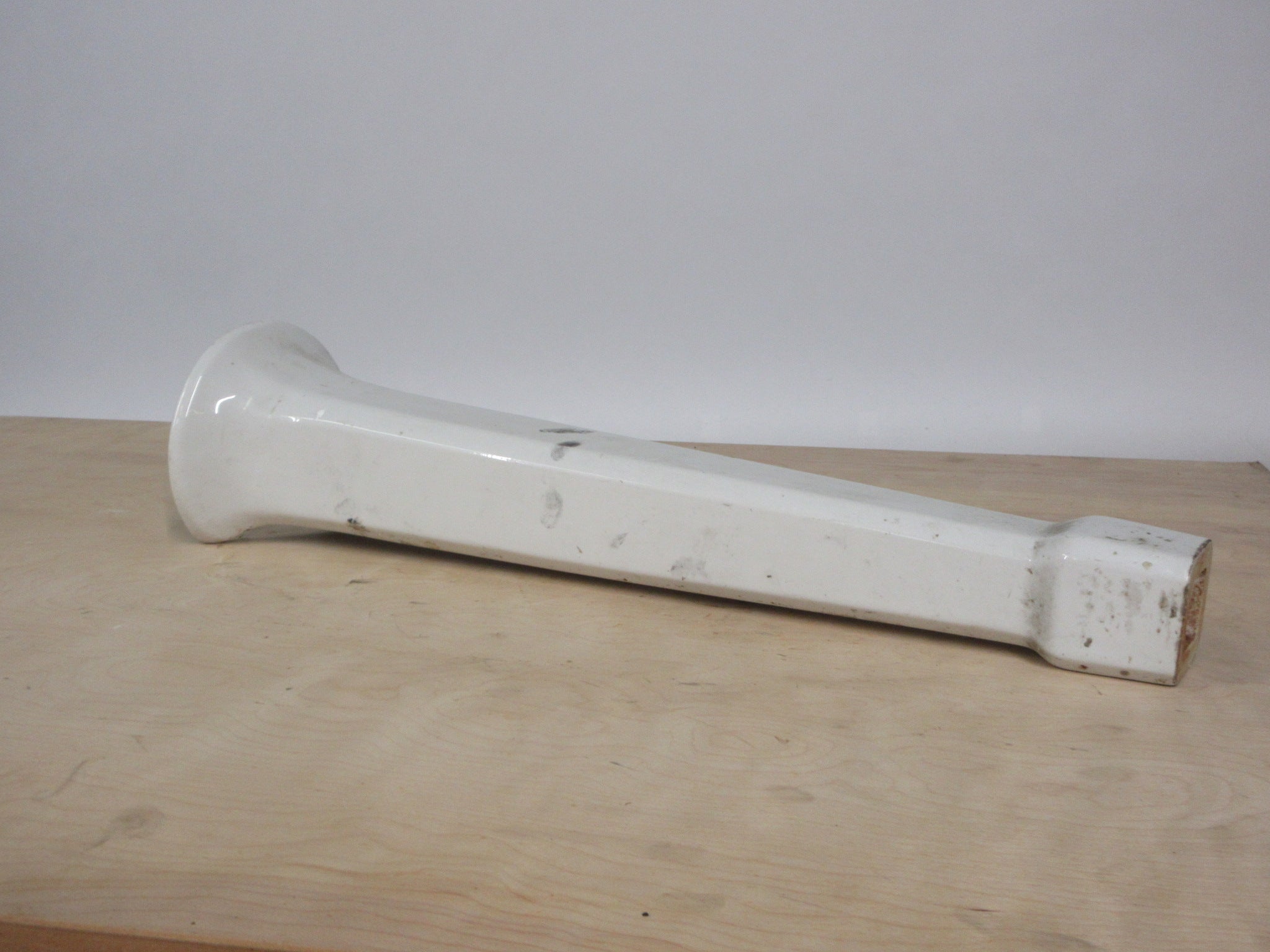 Ceramic Peg Leg Sink Base